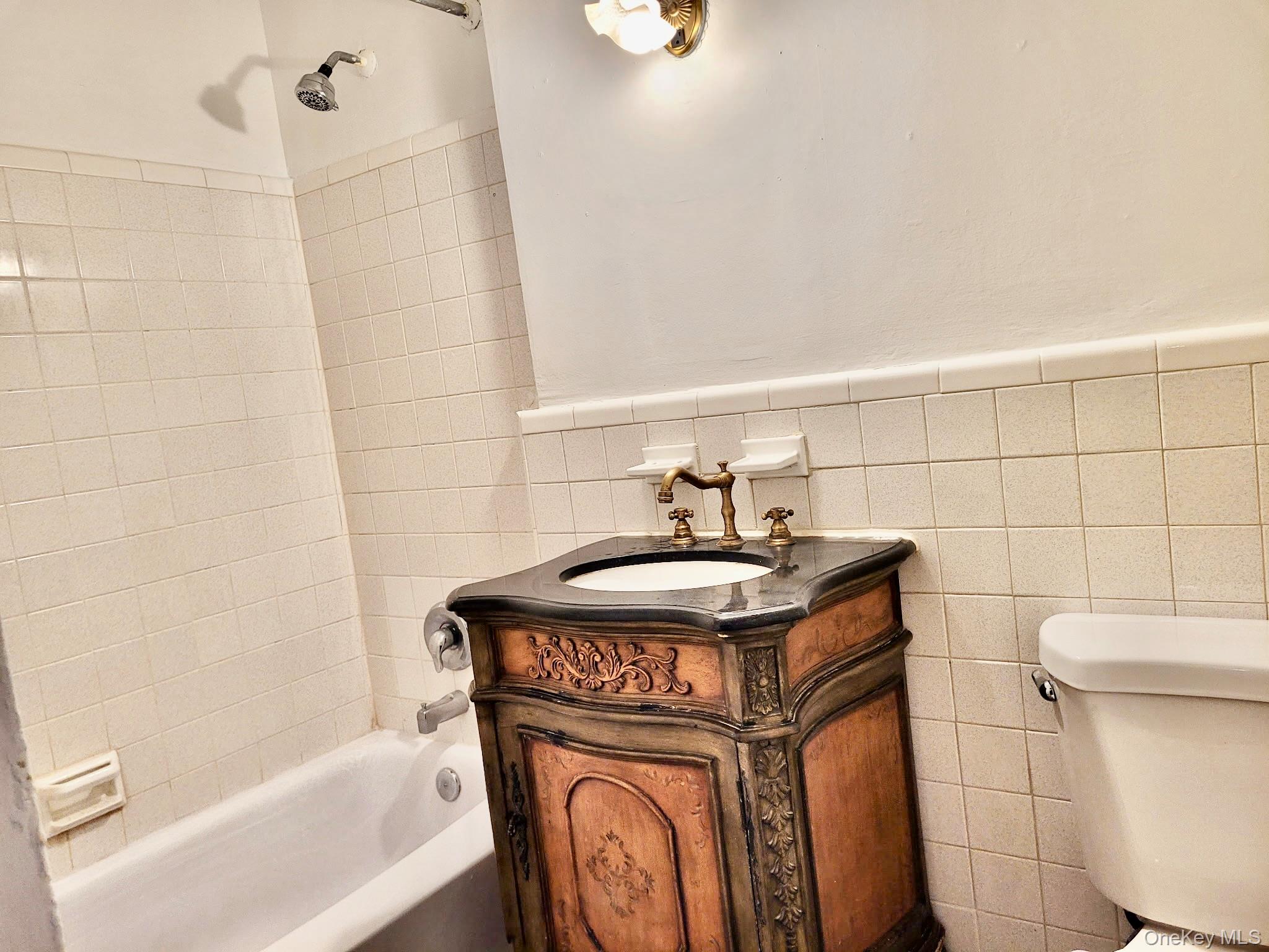 315 Atlantic Avenue # 1A, East Rockaway, NY 11518