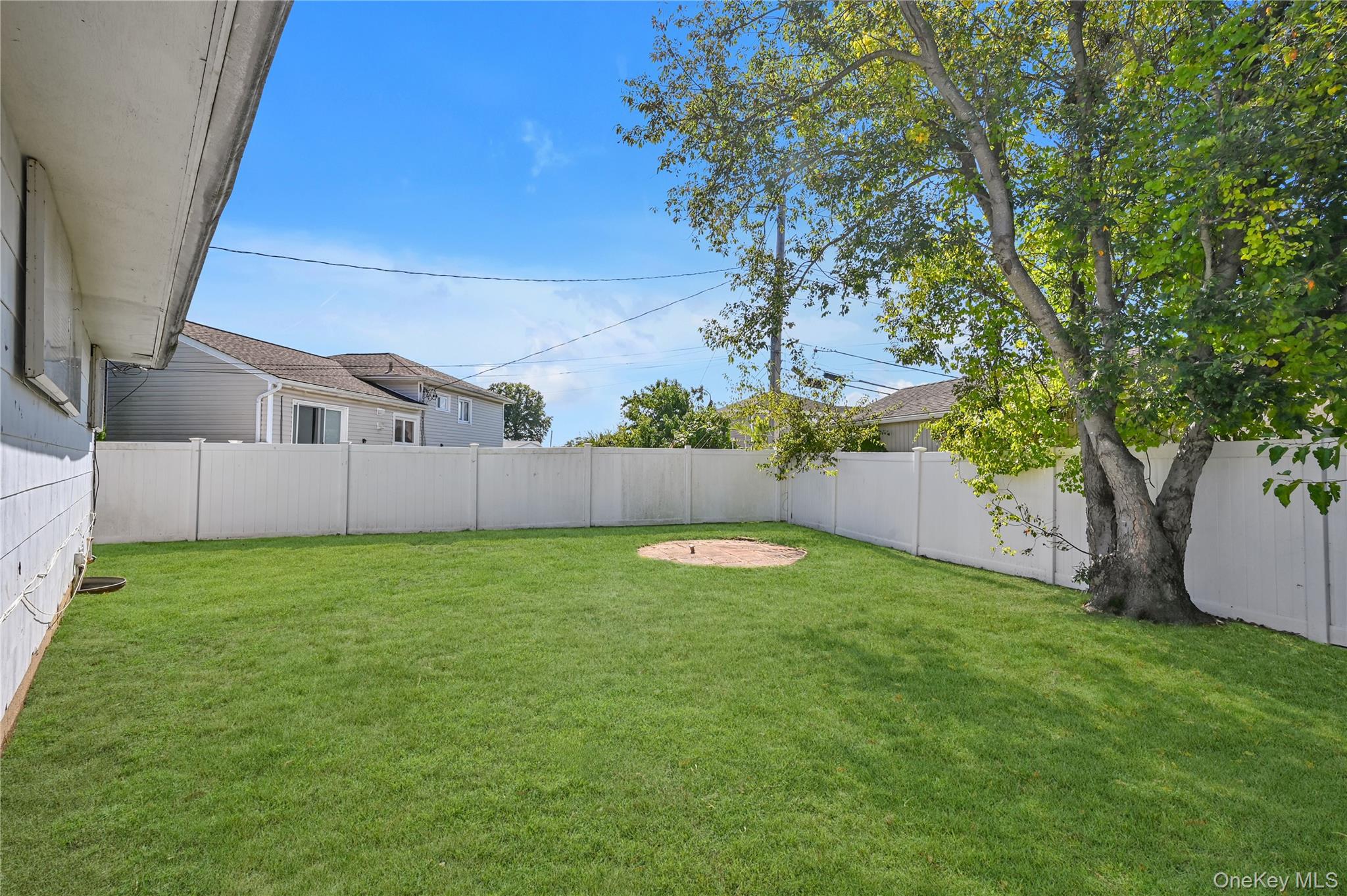 58 Amherst Lane, Hicksville, NY 11801