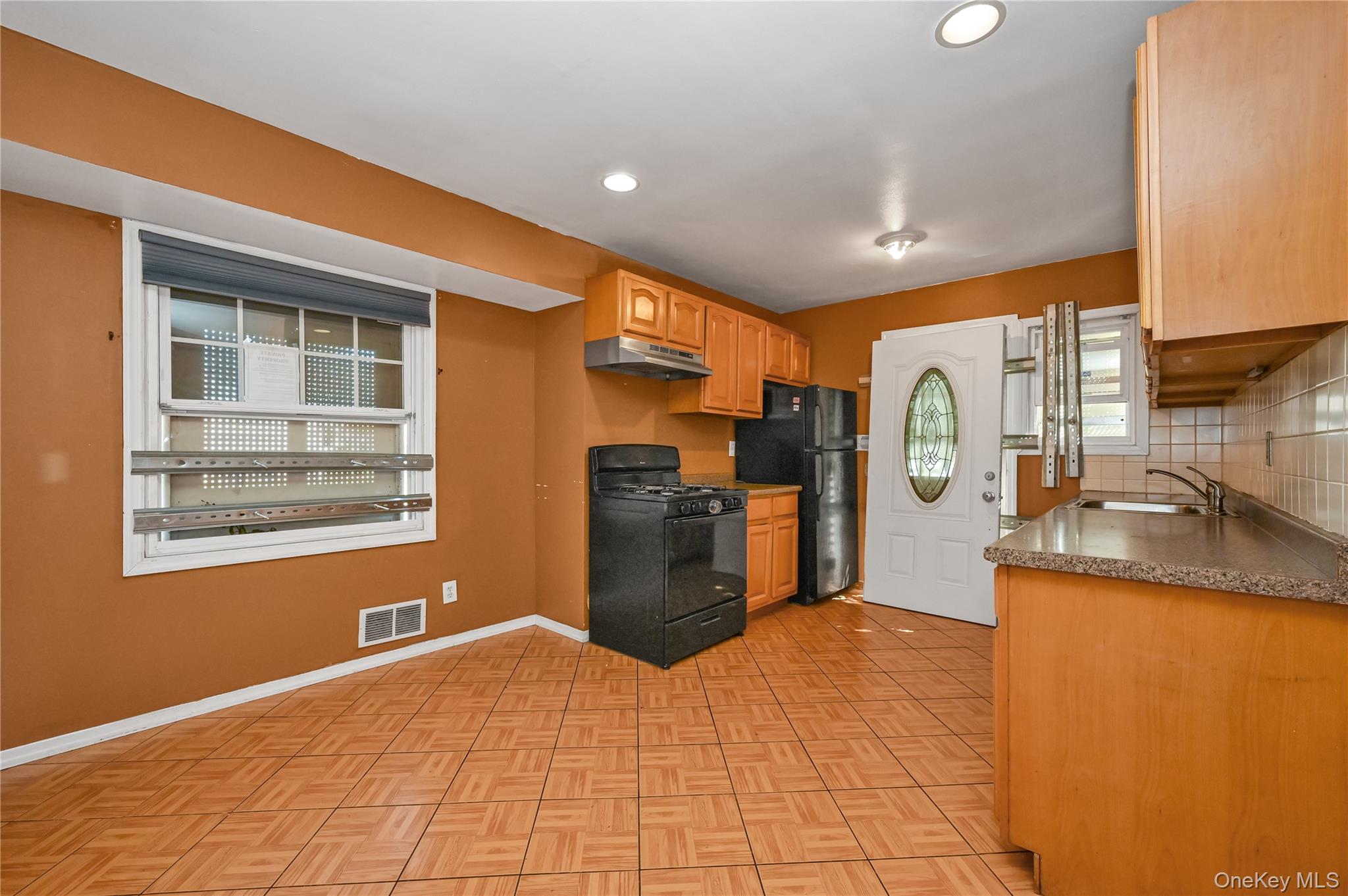 58 Amherst Lane, Hicksville, NY 11801