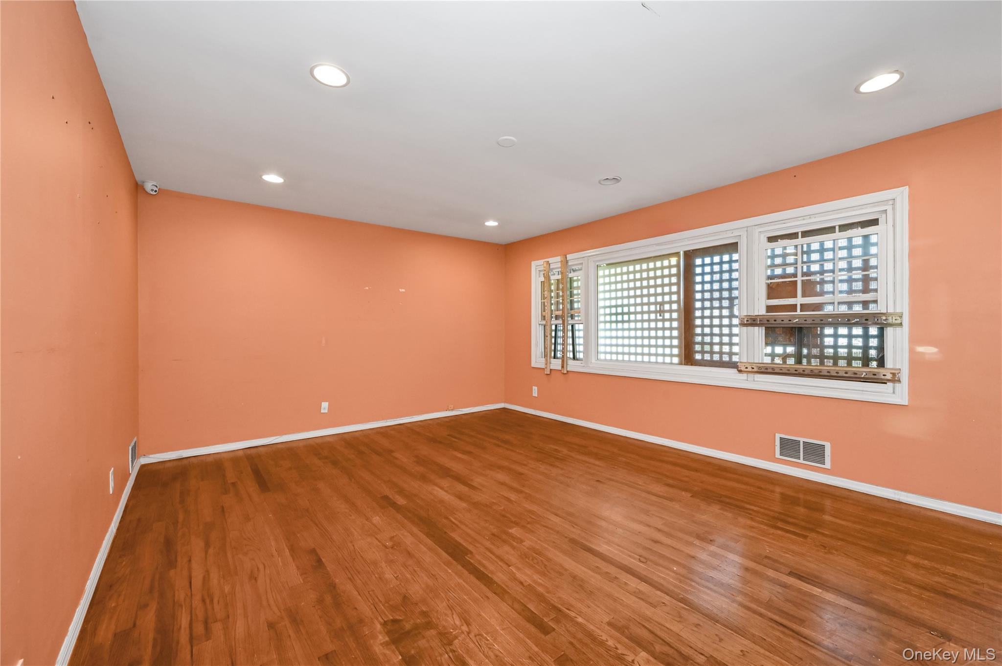 58 Amherst Lane, Hicksville, NY 11801