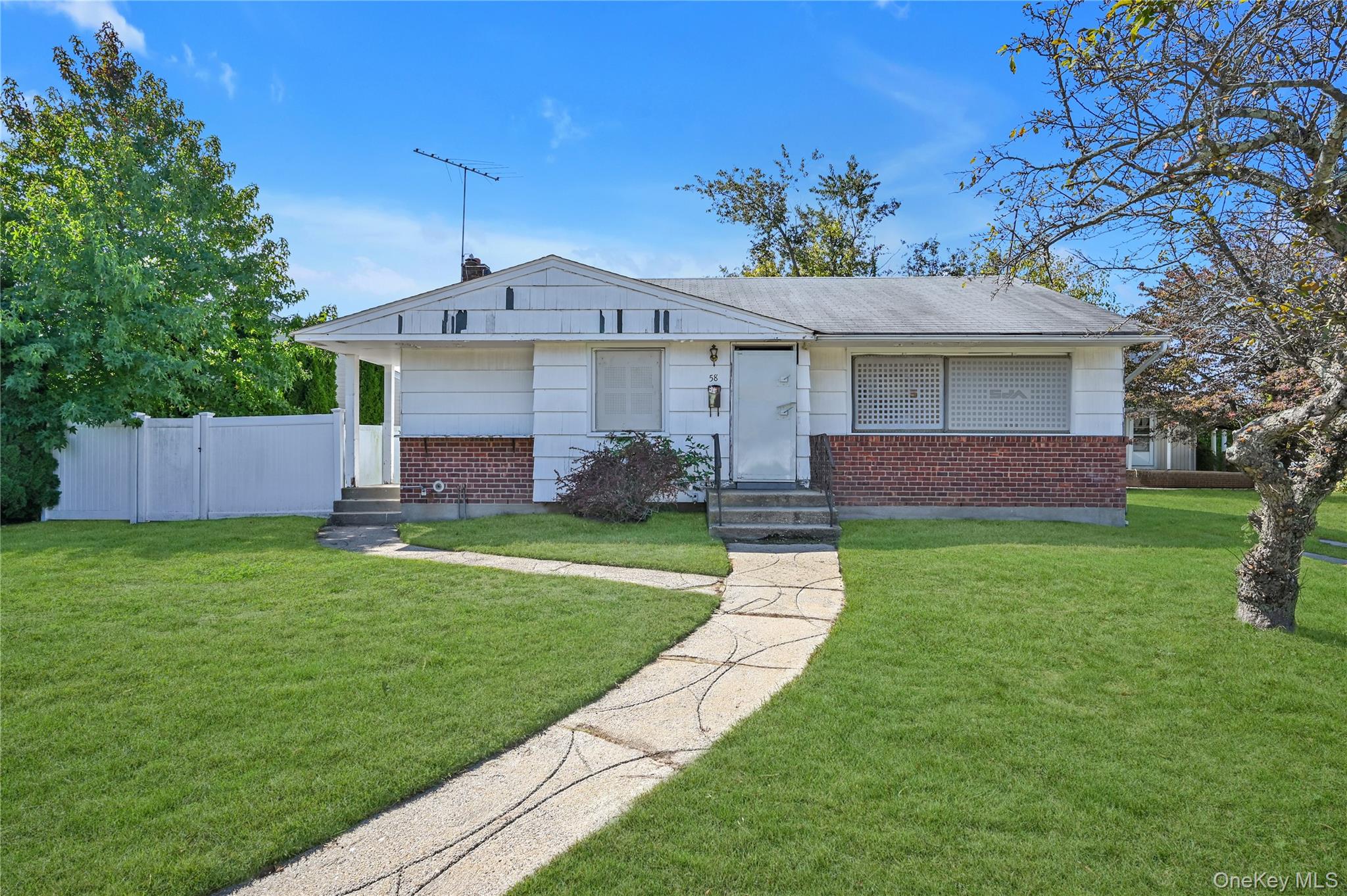 58 Amherst Lane, Hicksville, NY 11801