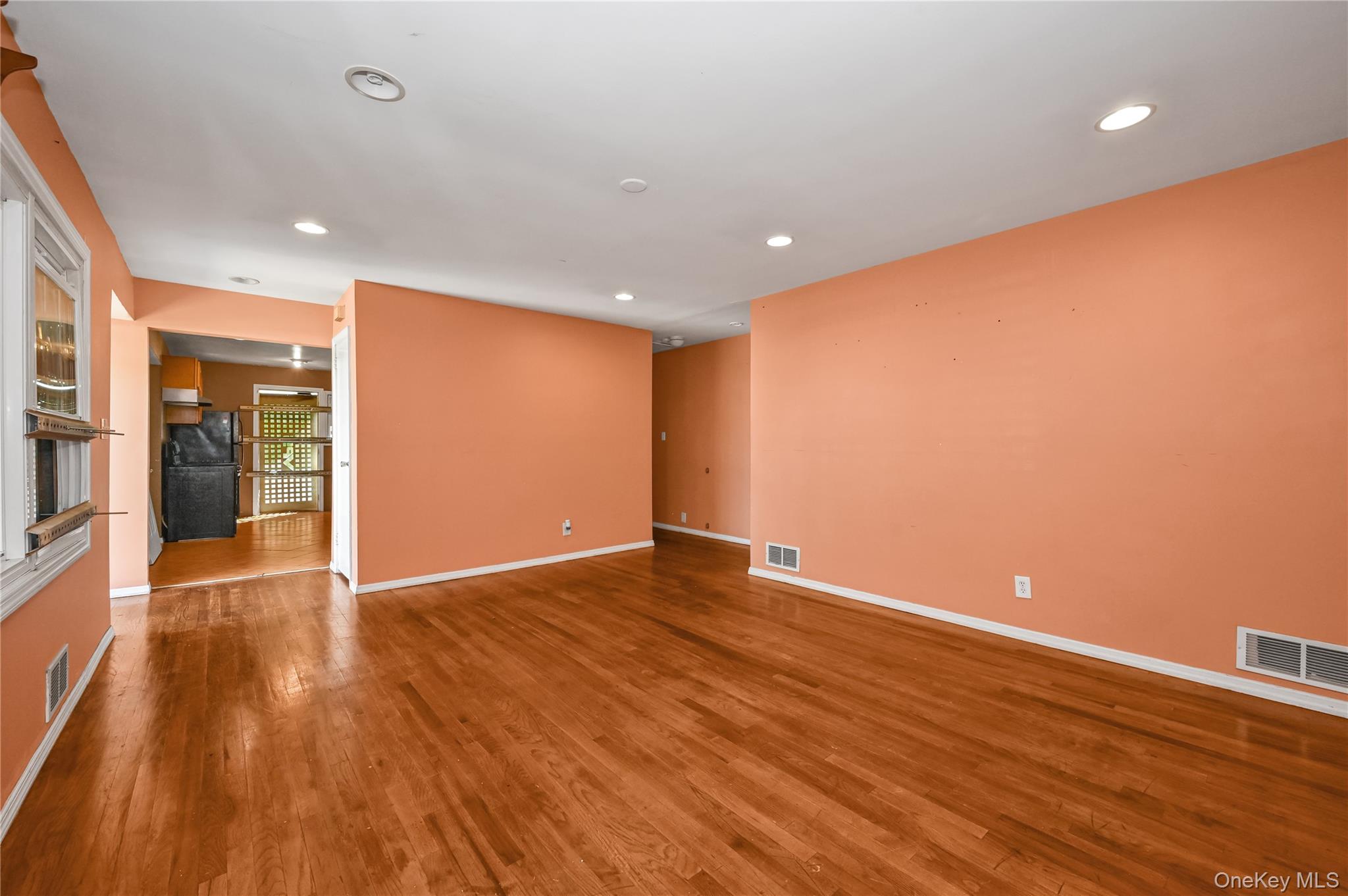 58 Amherst Lane, Hicksville, NY 11801