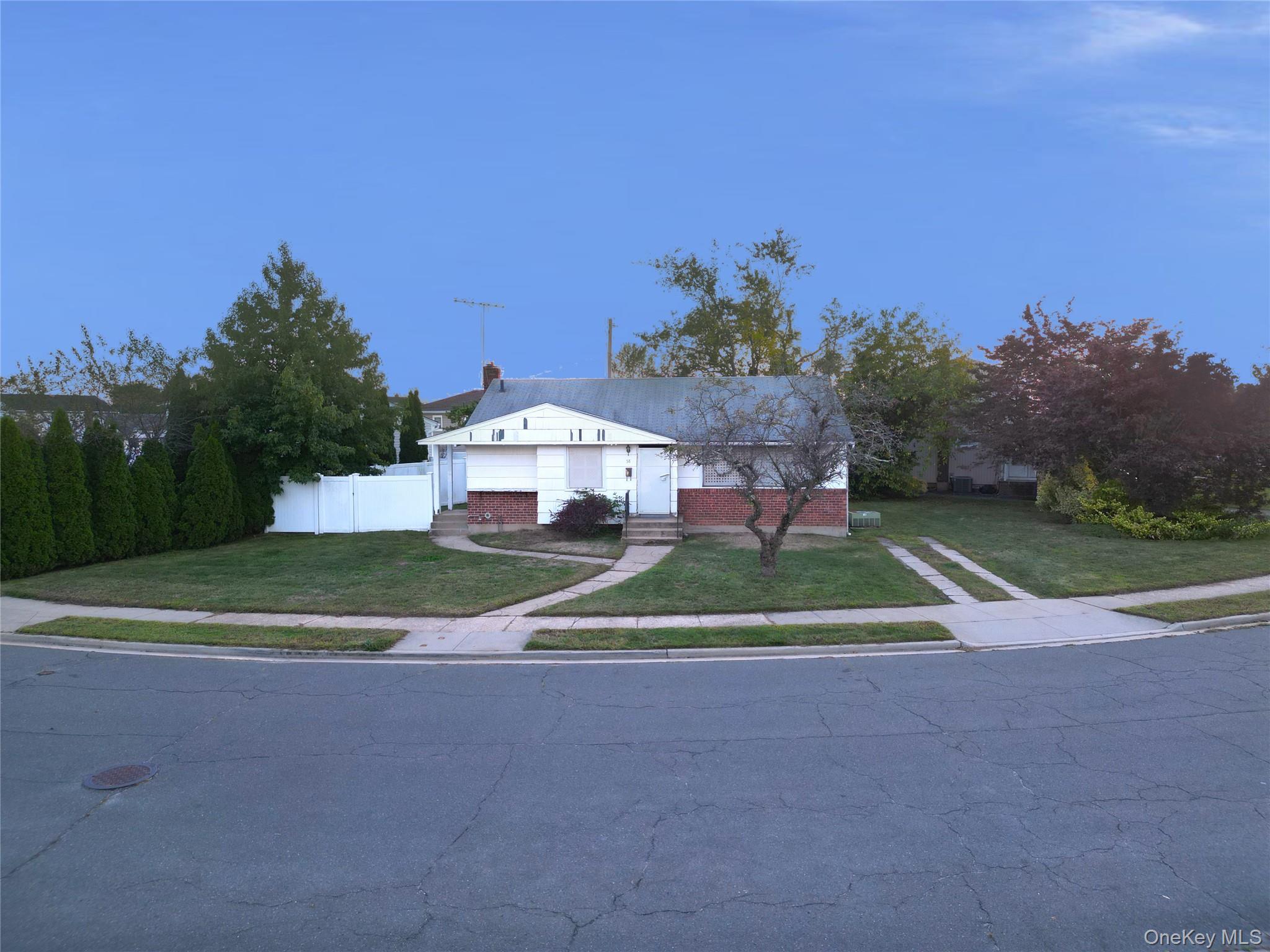 58 Amherst Lane, Hicksville, NY 11801