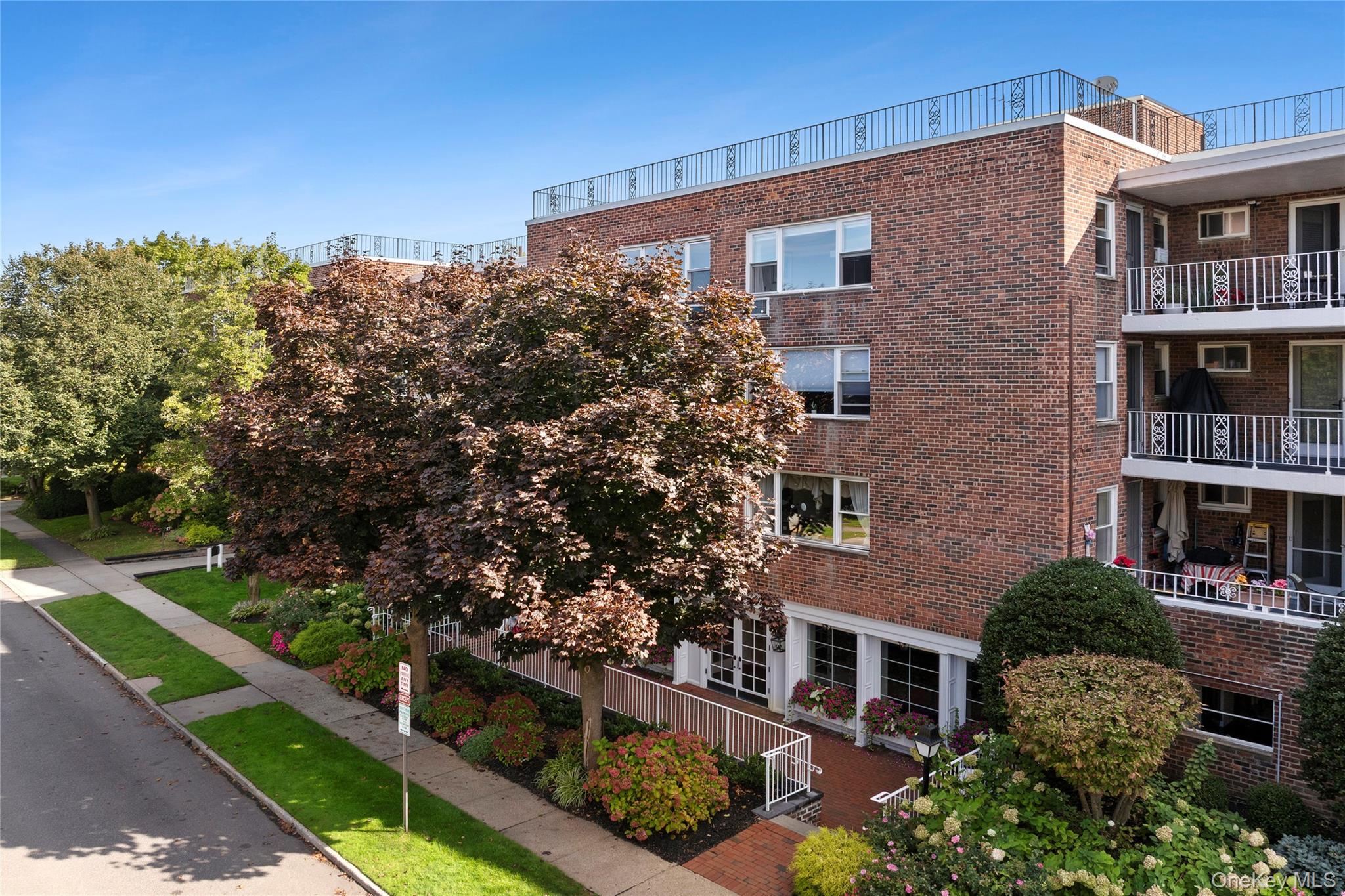 21 Chapel Place # 3M, Great Neck, NY 11021