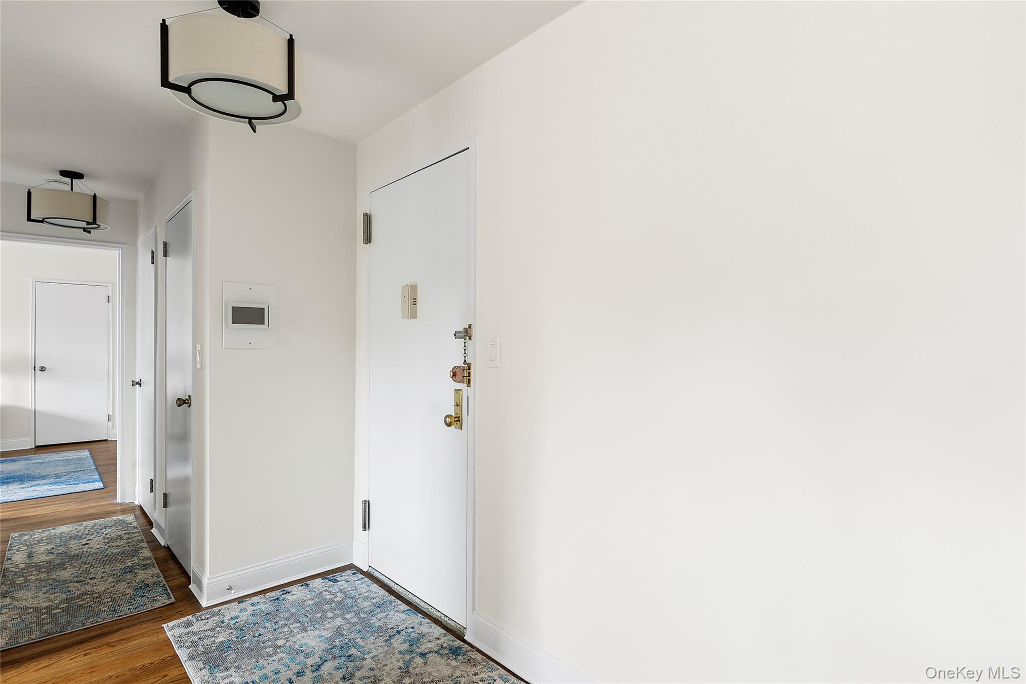 21 Chapel Place # 3M, Great Neck, NY 11021