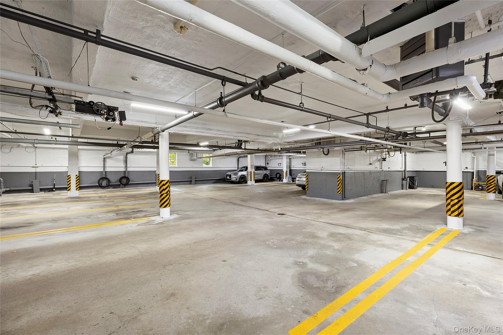 21 Chapel Place # 3M, Great Neck, NY 11021