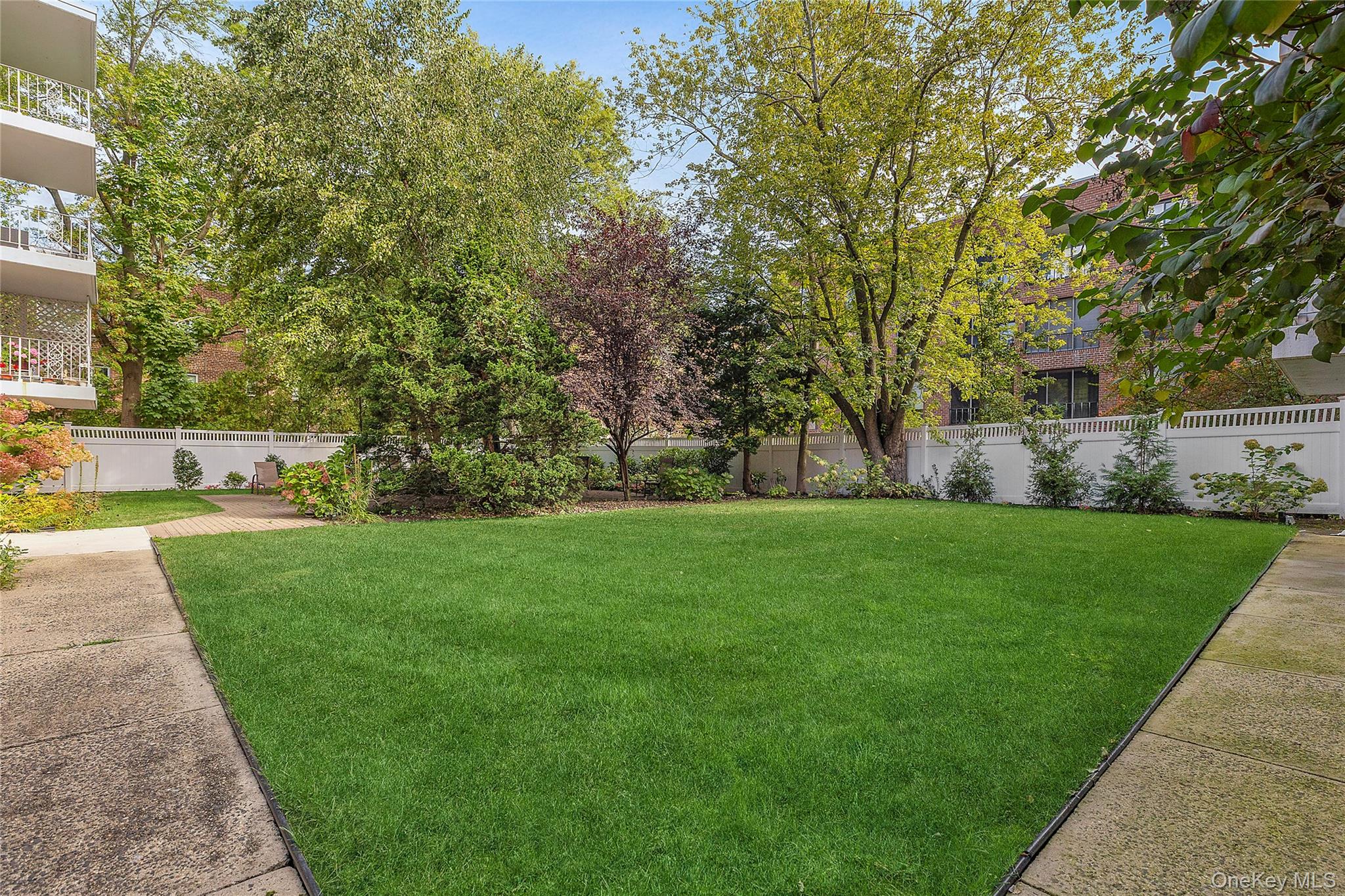 21 Chapel Place # 3M, Great Neck, NY 11021