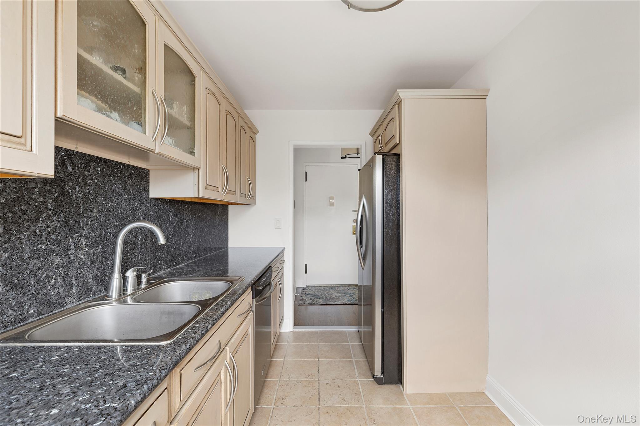 21 Chapel Place # 3M, Great Neck, NY 11021