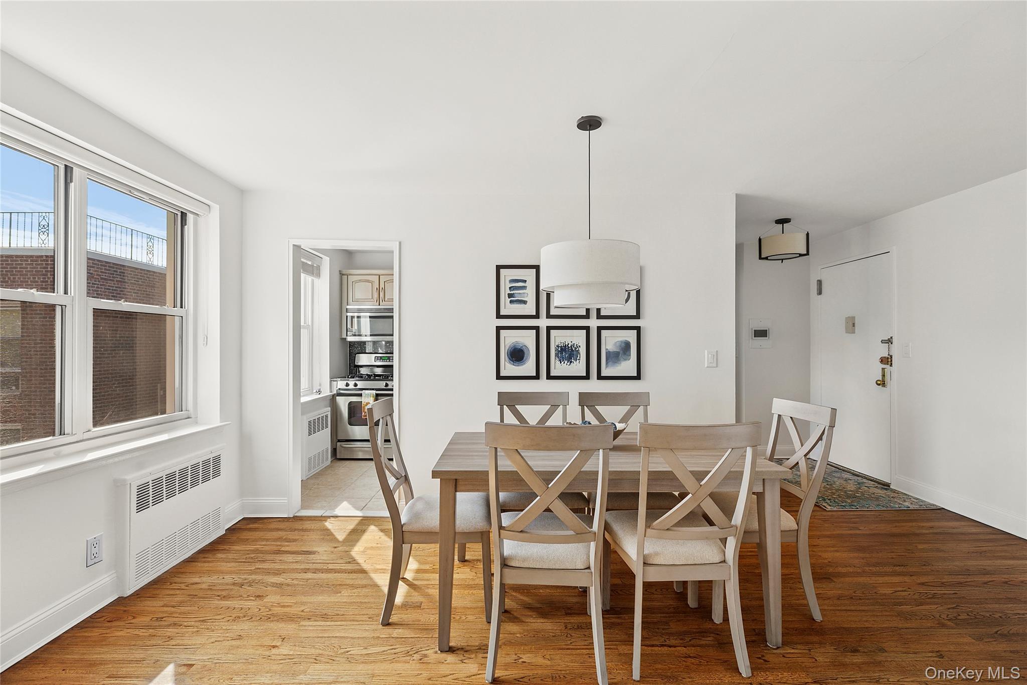 21 Chapel Place # 3M, Great Neck, NY 11021