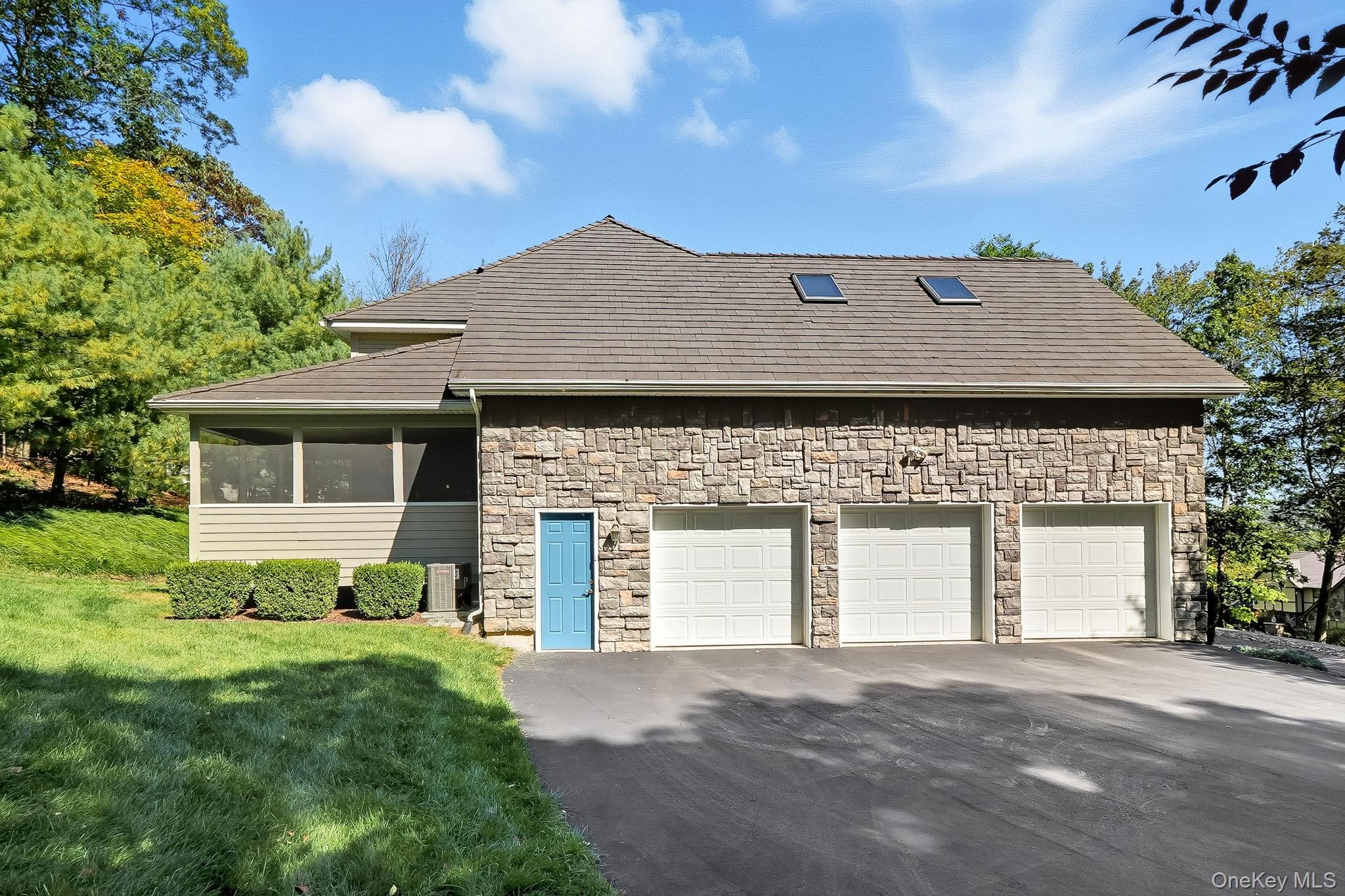 4 Hamlet Way, Hopewell Junction, NY 12533