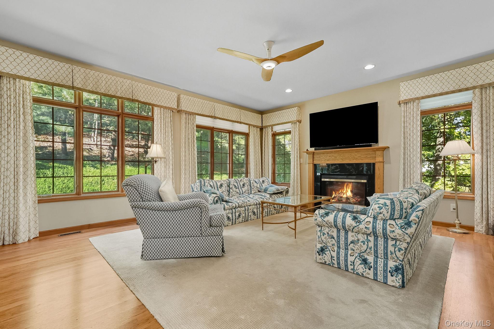 4 Hamlet Way, Hopewell Junction, NY 12533