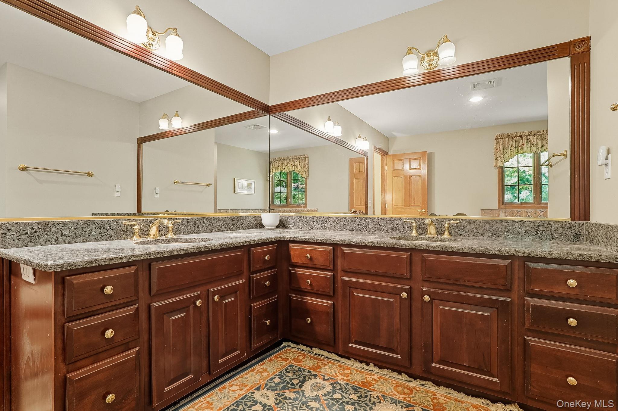 4 Hamlet Way, Hopewell Junction, NY 12533