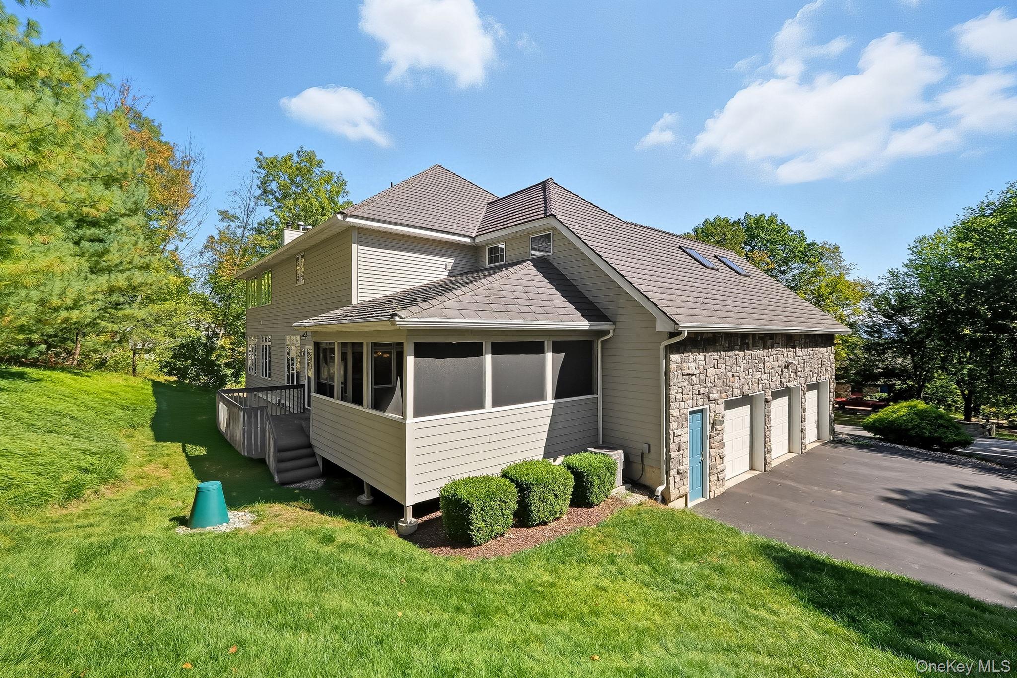 4 Hamlet Way, Hopewell Junction, NY 12533