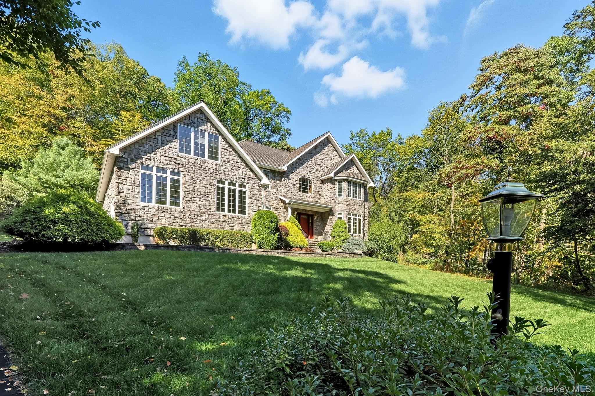 4 Hamlet Way, Hopewell Junction, NY 12533