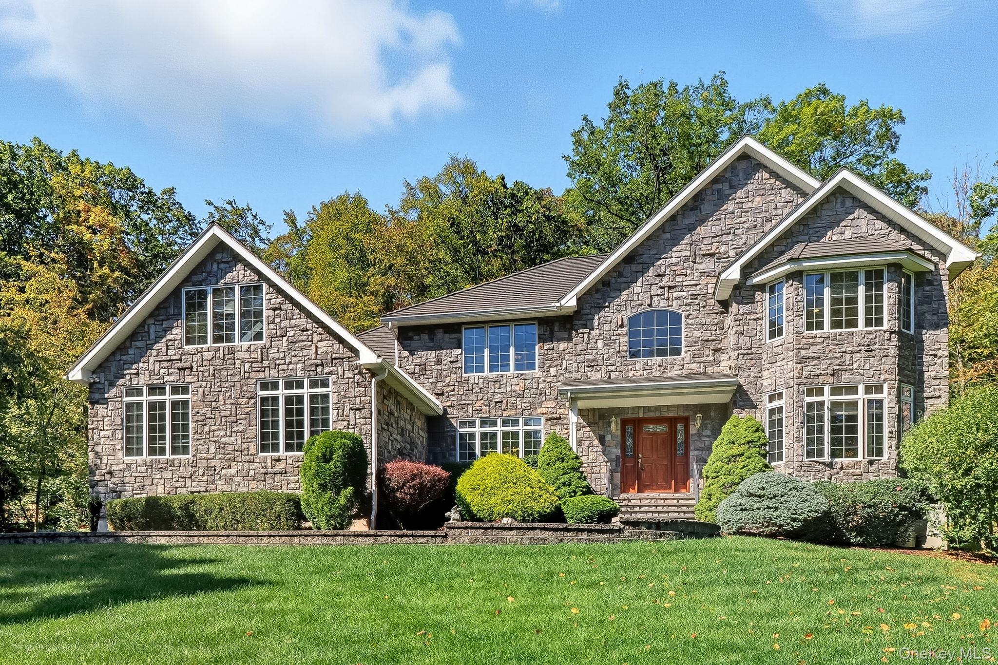 4 Hamlet Way, Hopewell Junction, NY 12533