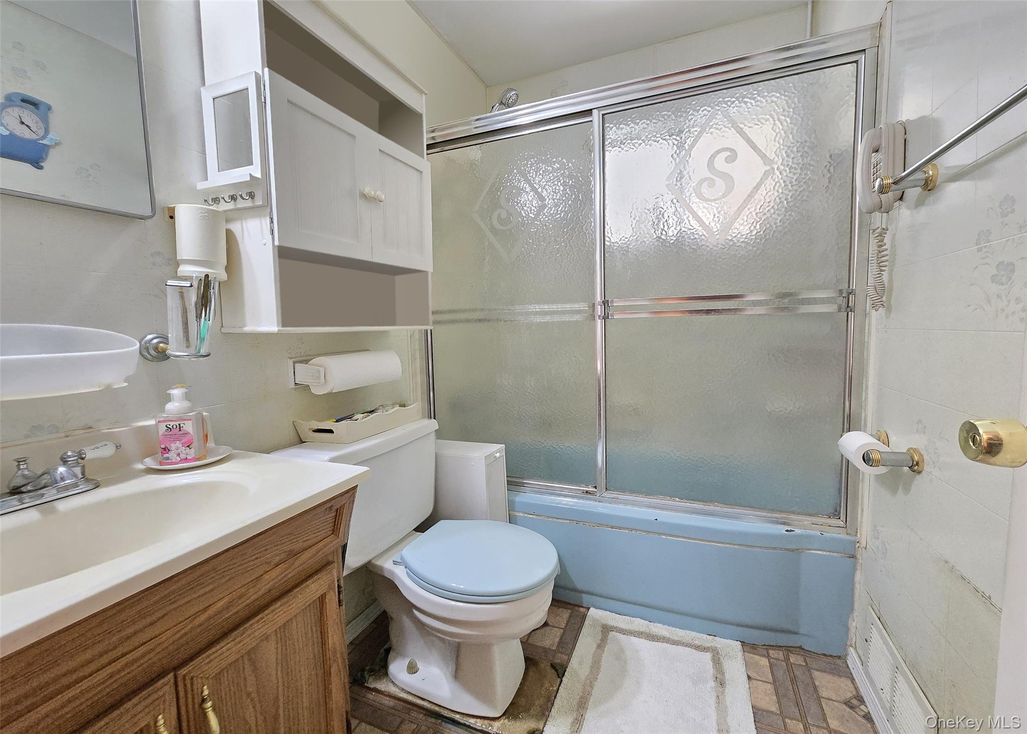 14 E Oakdale Street, Bay Shore, NY 11706