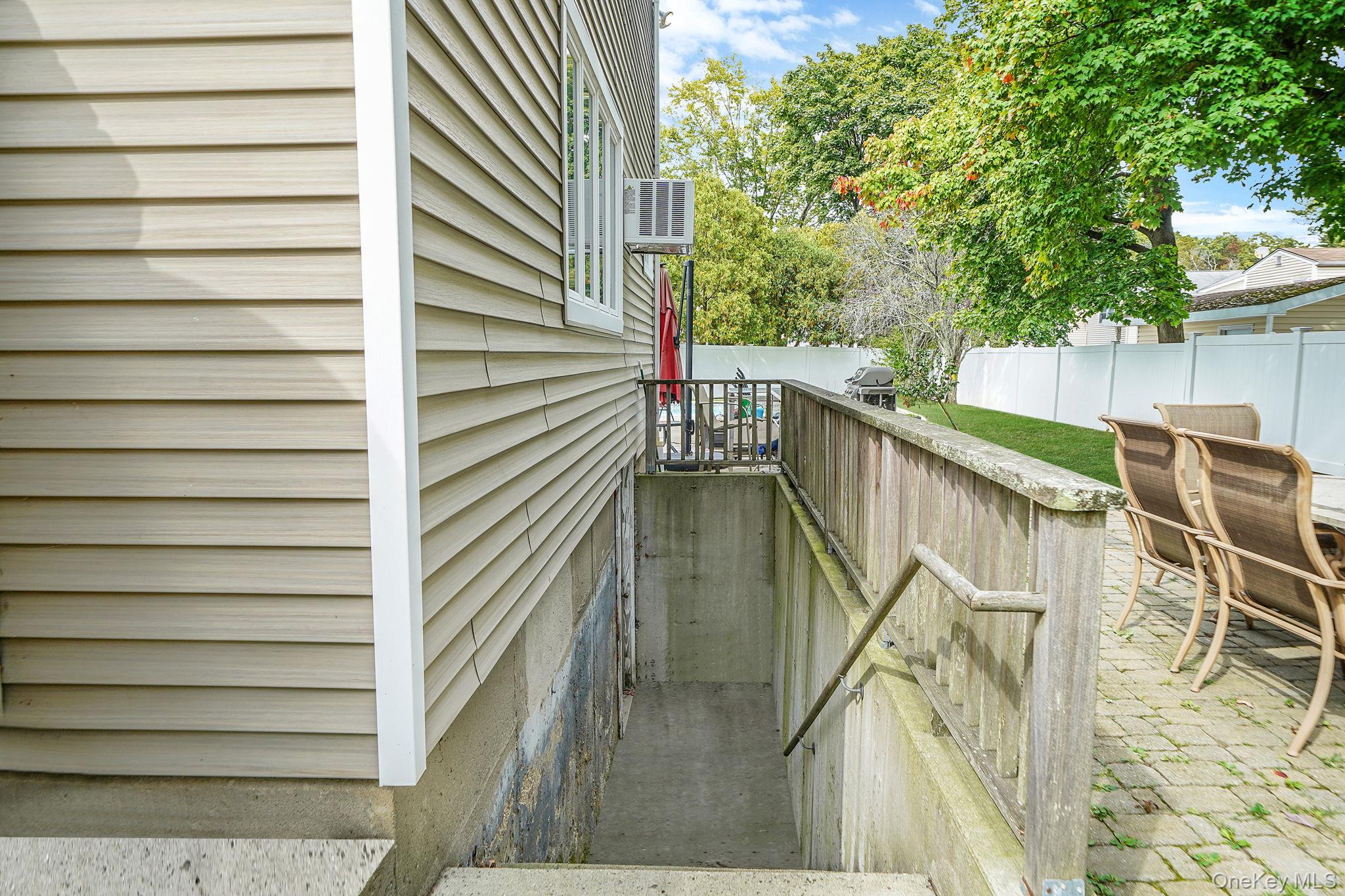 16 Leo Court, Bay Shore, NY 11706