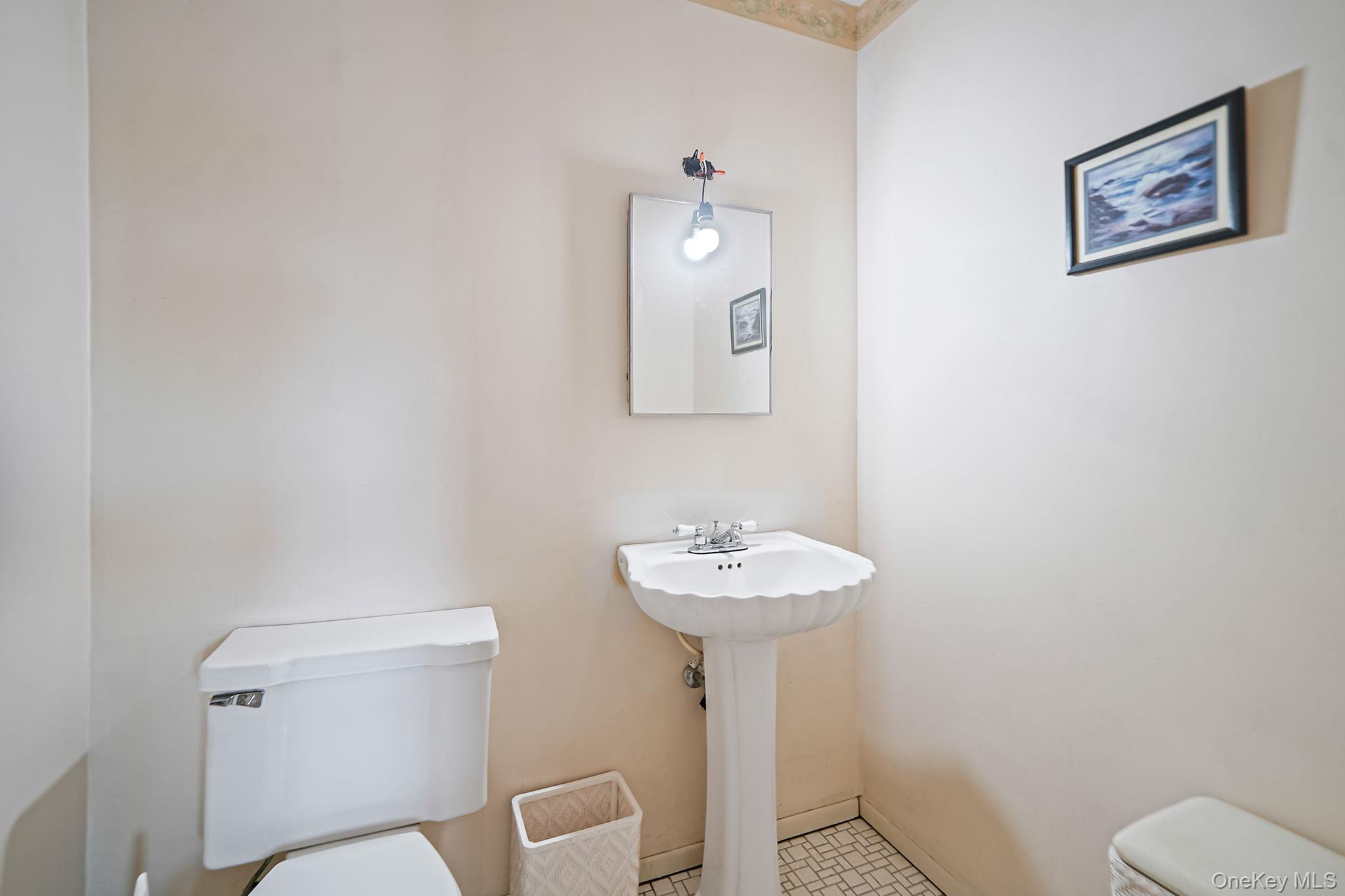 16 Leo Court, Bay Shore, NY 11706