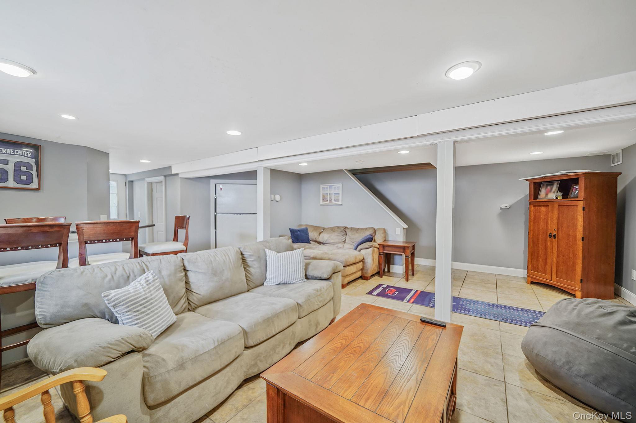 16 Leo Court, Bay Shore, NY 11706