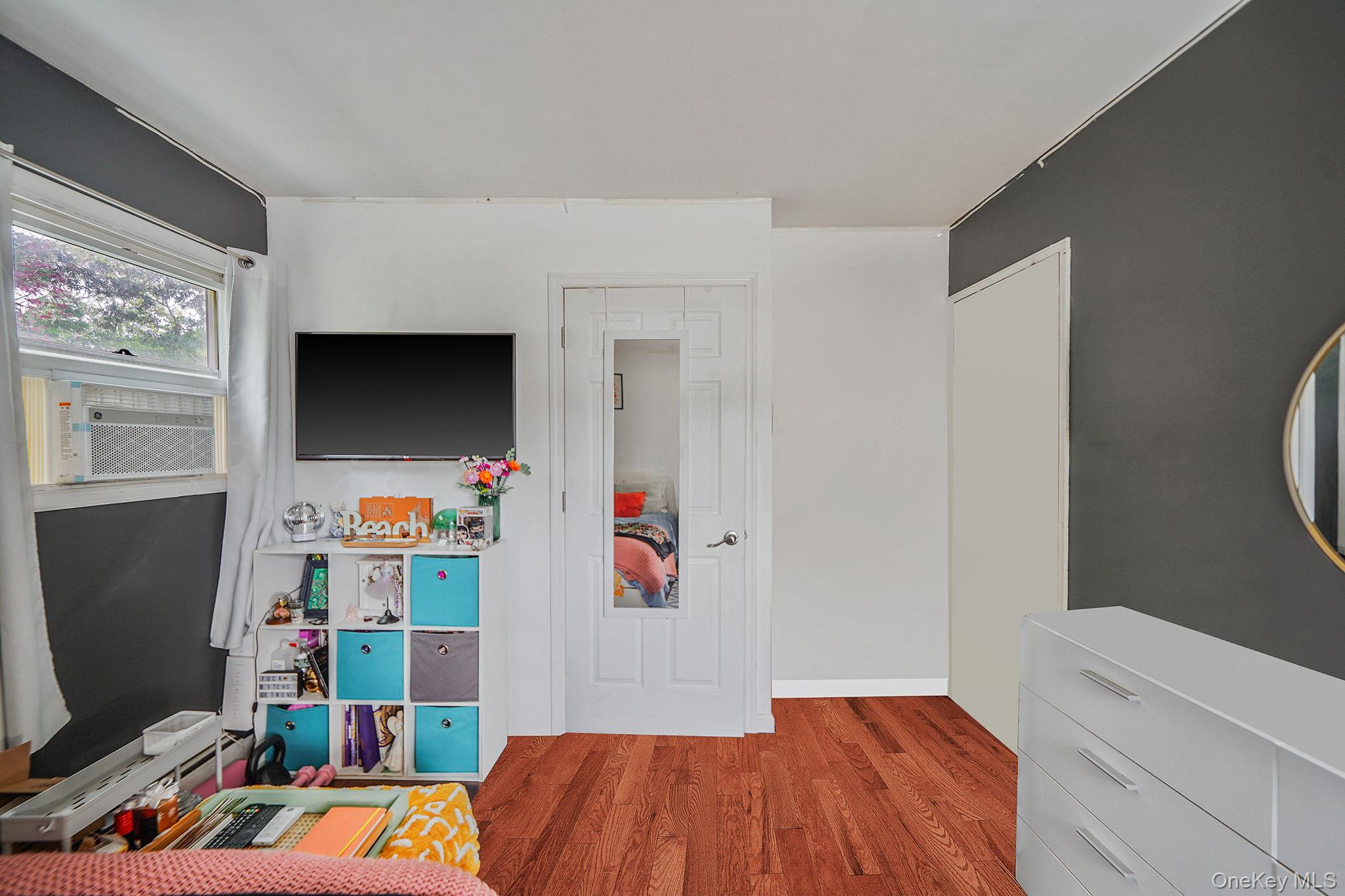 16 Leo Court, Bay Shore, NY 11706