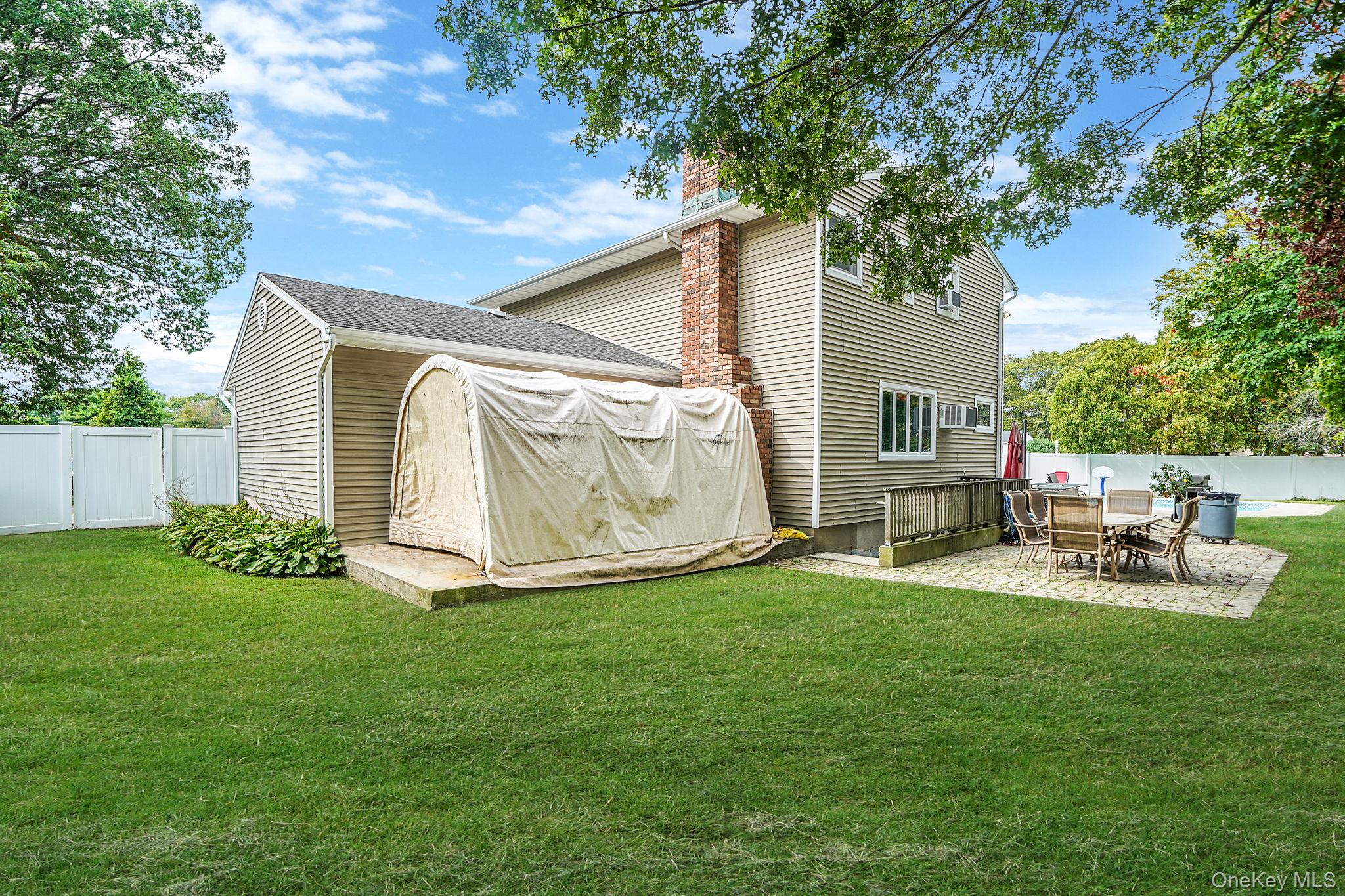 16 Leo Court, Bay Shore, NY 11706