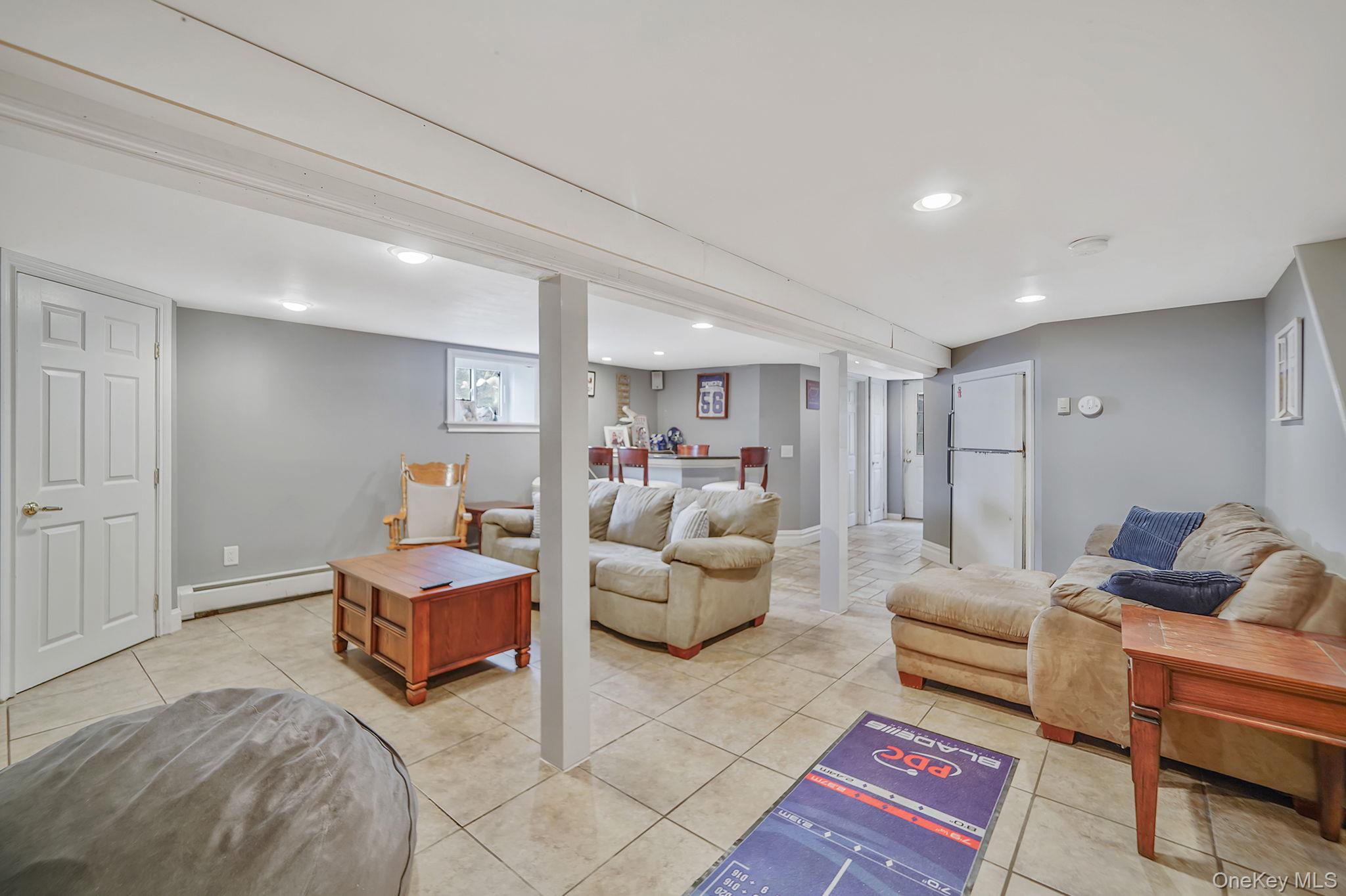 16 Leo Court, Bay Shore, NY 11706