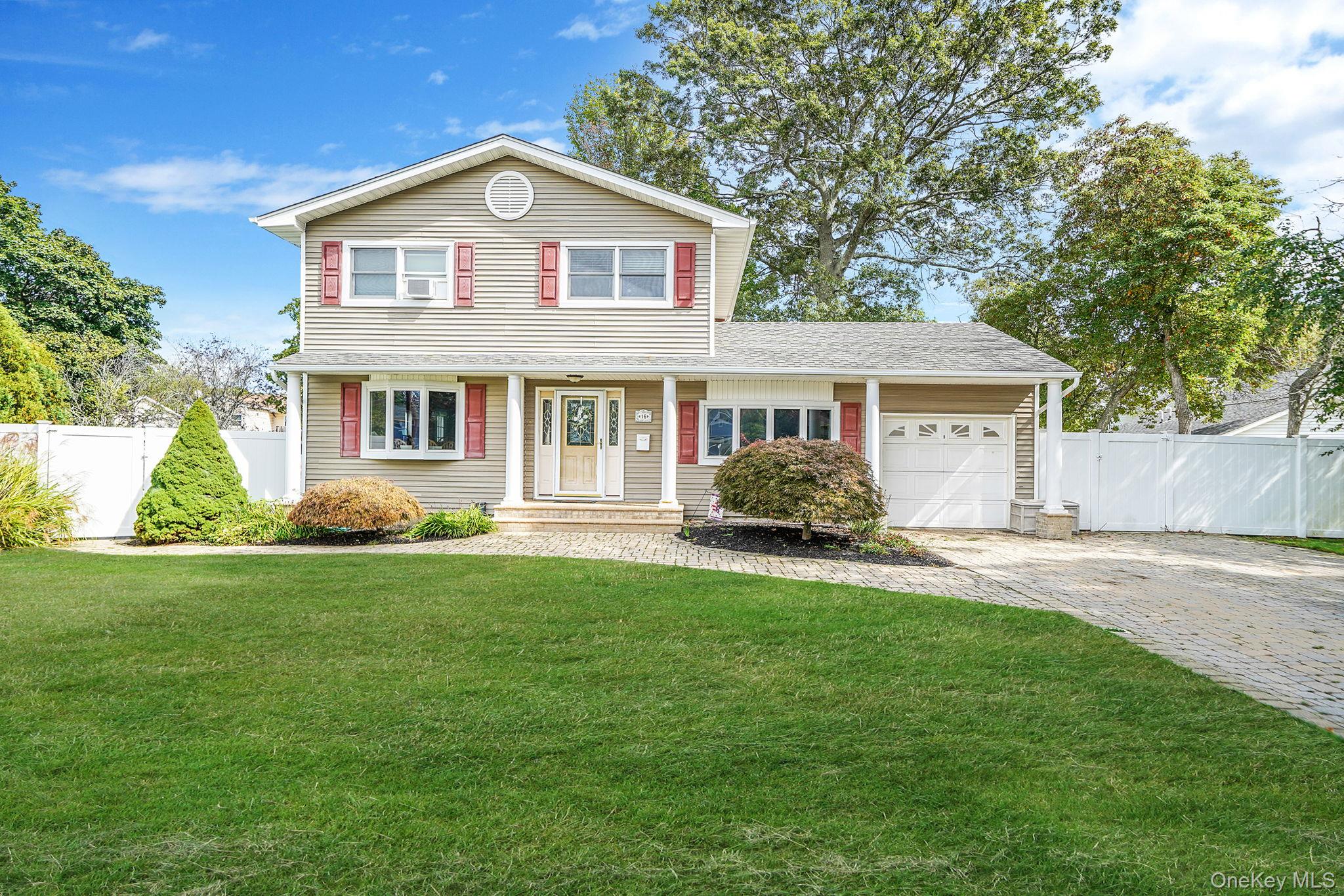 16 Leo Court, Bay Shore, NY 11706