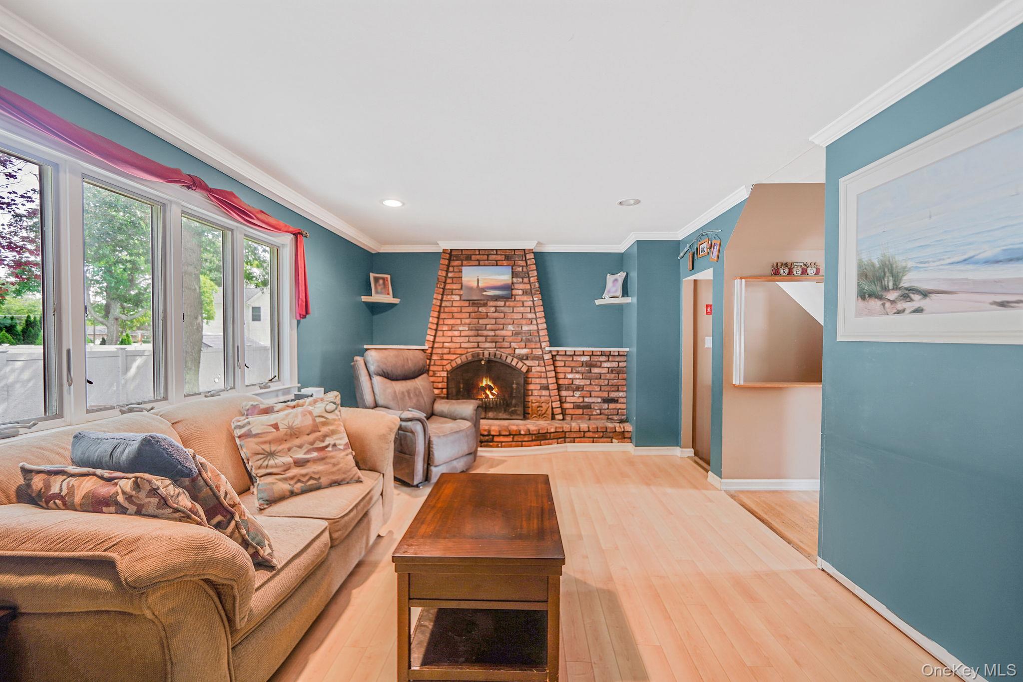 16 Leo Court, Bay Shore, NY 11706