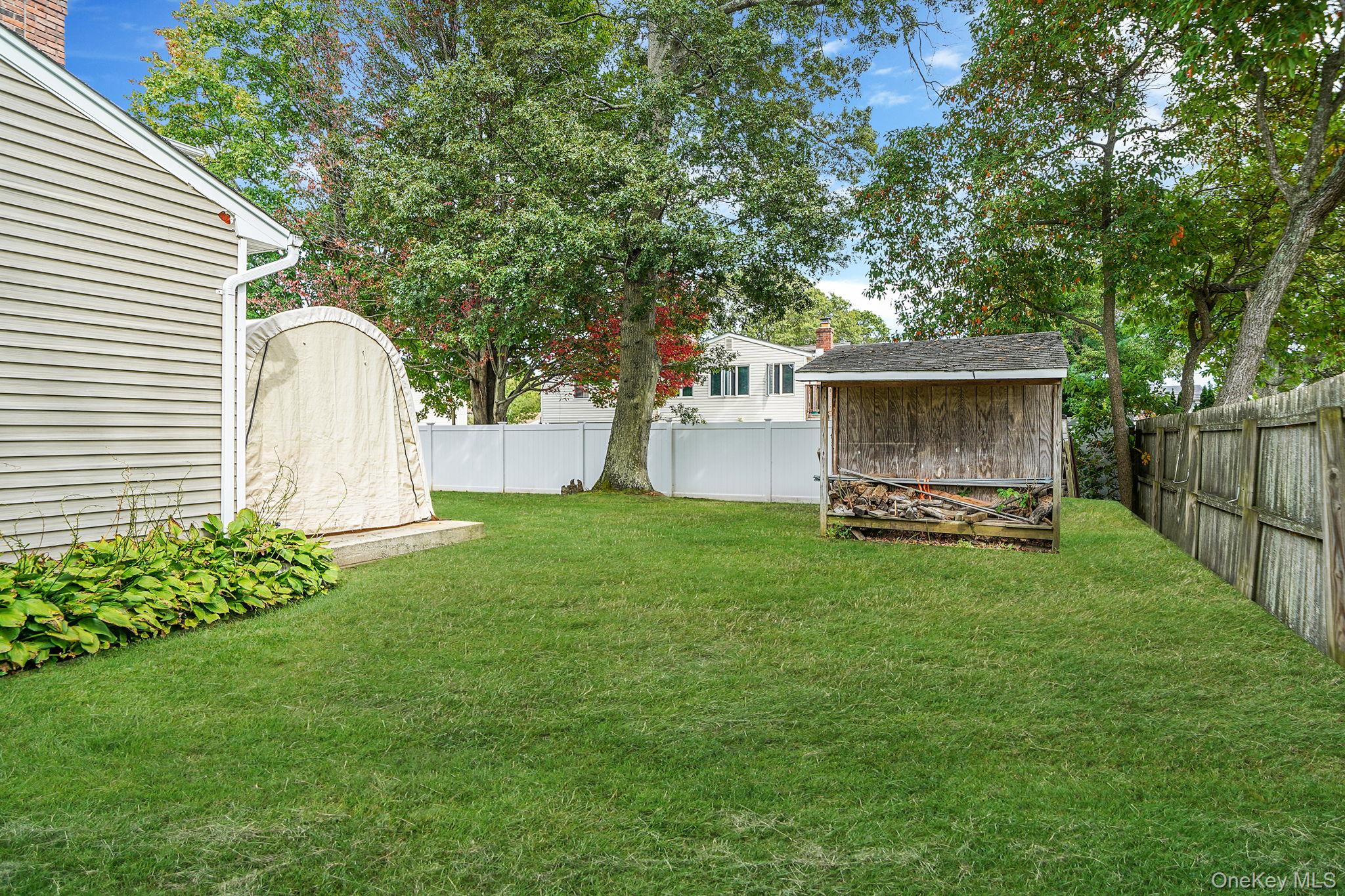 16 Leo Court, Bay Shore, NY 11706