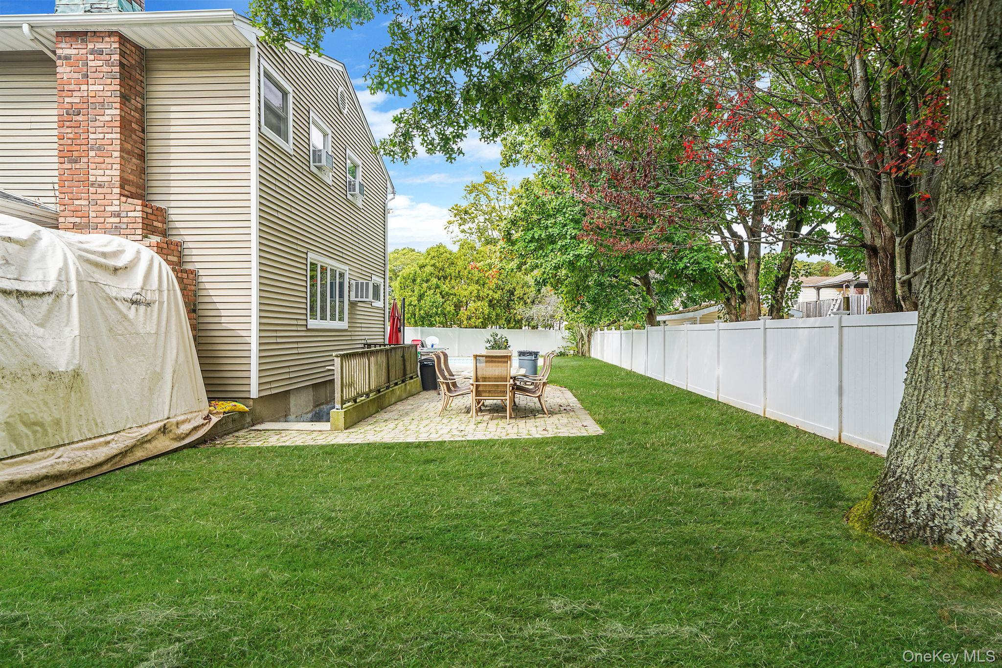 16 Leo Court, Bay Shore, NY 11706