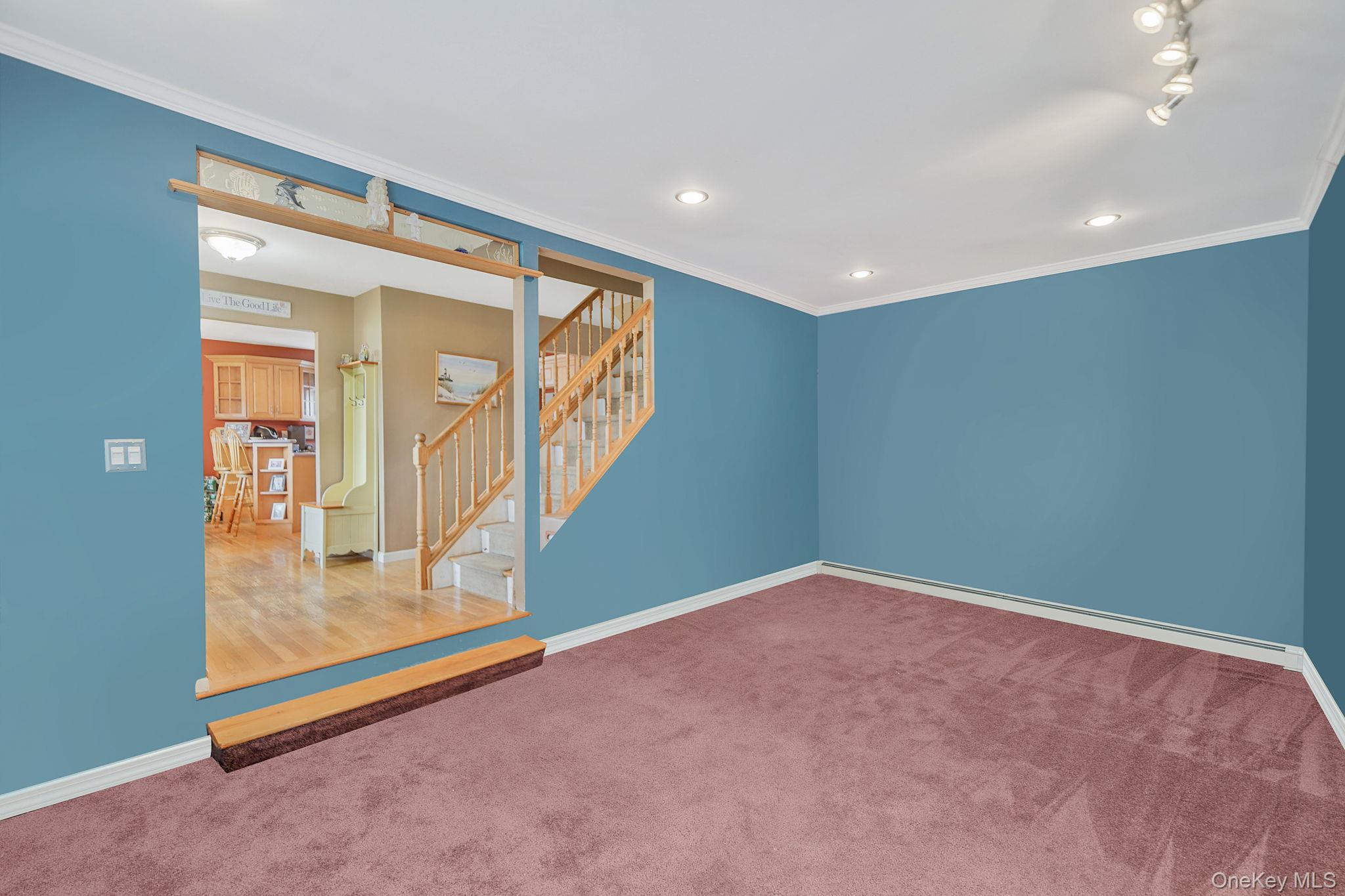 16 Leo Court, Bay Shore, NY 11706