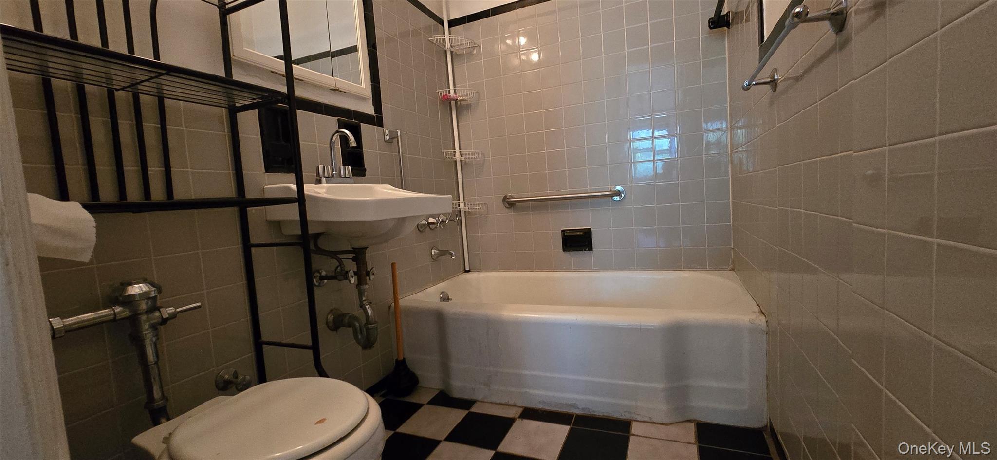 94-11 60th Avenue # 4A, Elmhurst, NY 11373