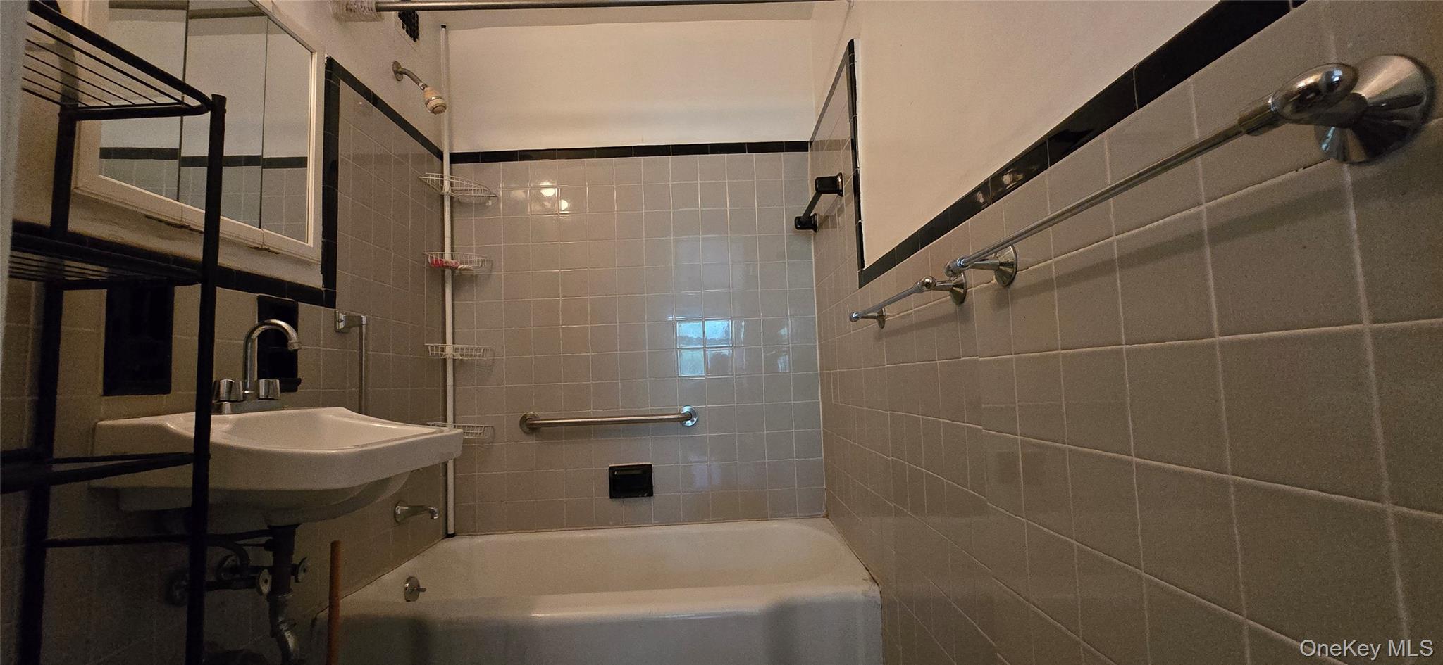 94-11 60th Avenue # 4A, Elmhurst, NY 11373