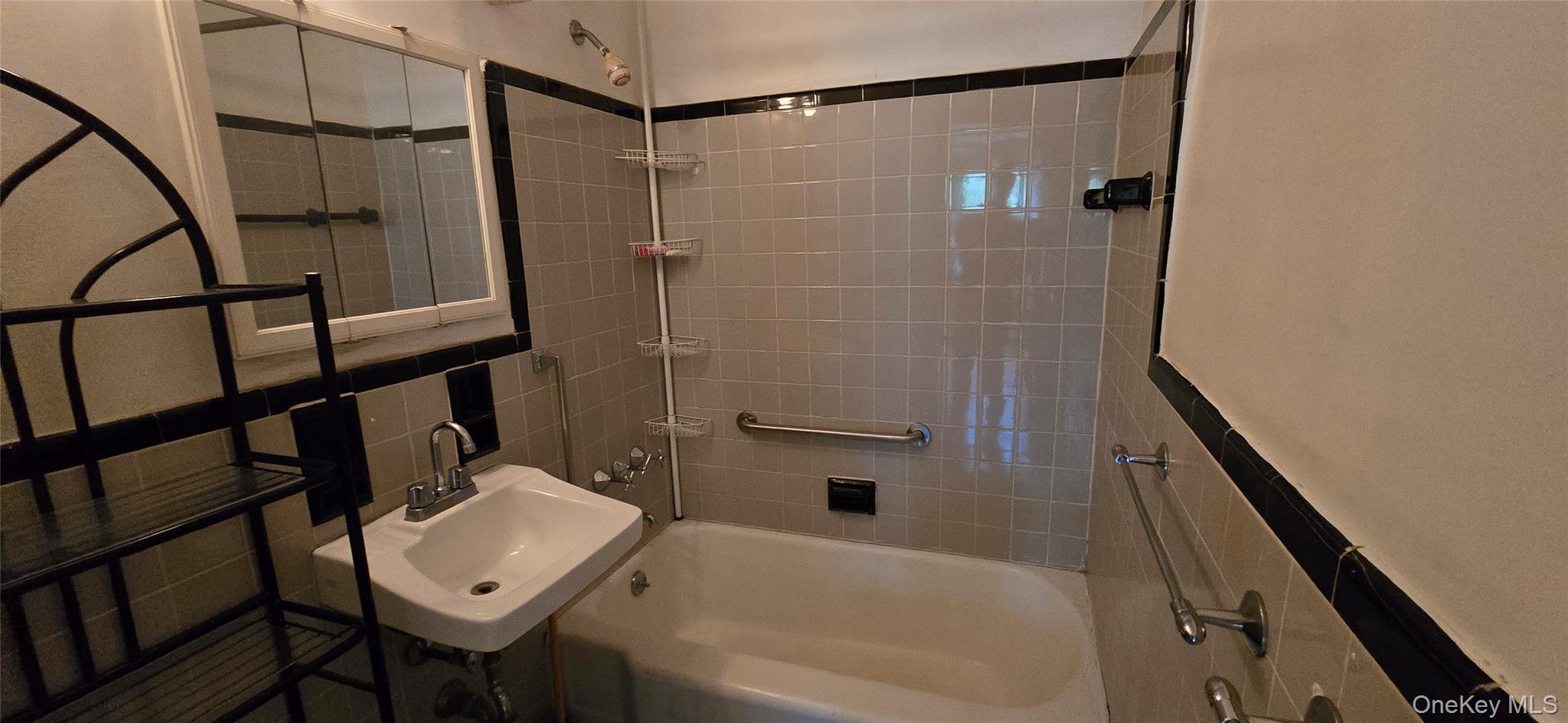 94-11 60th Avenue # 4A, Elmhurst, NY 11373