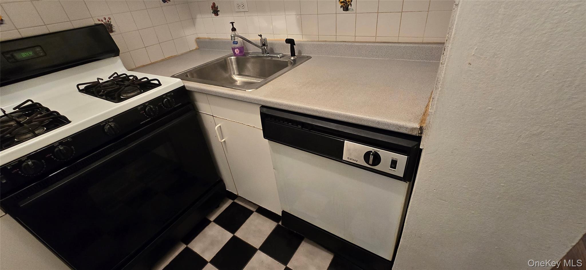 94-11 60th Avenue # 4A, Elmhurst, NY 11373