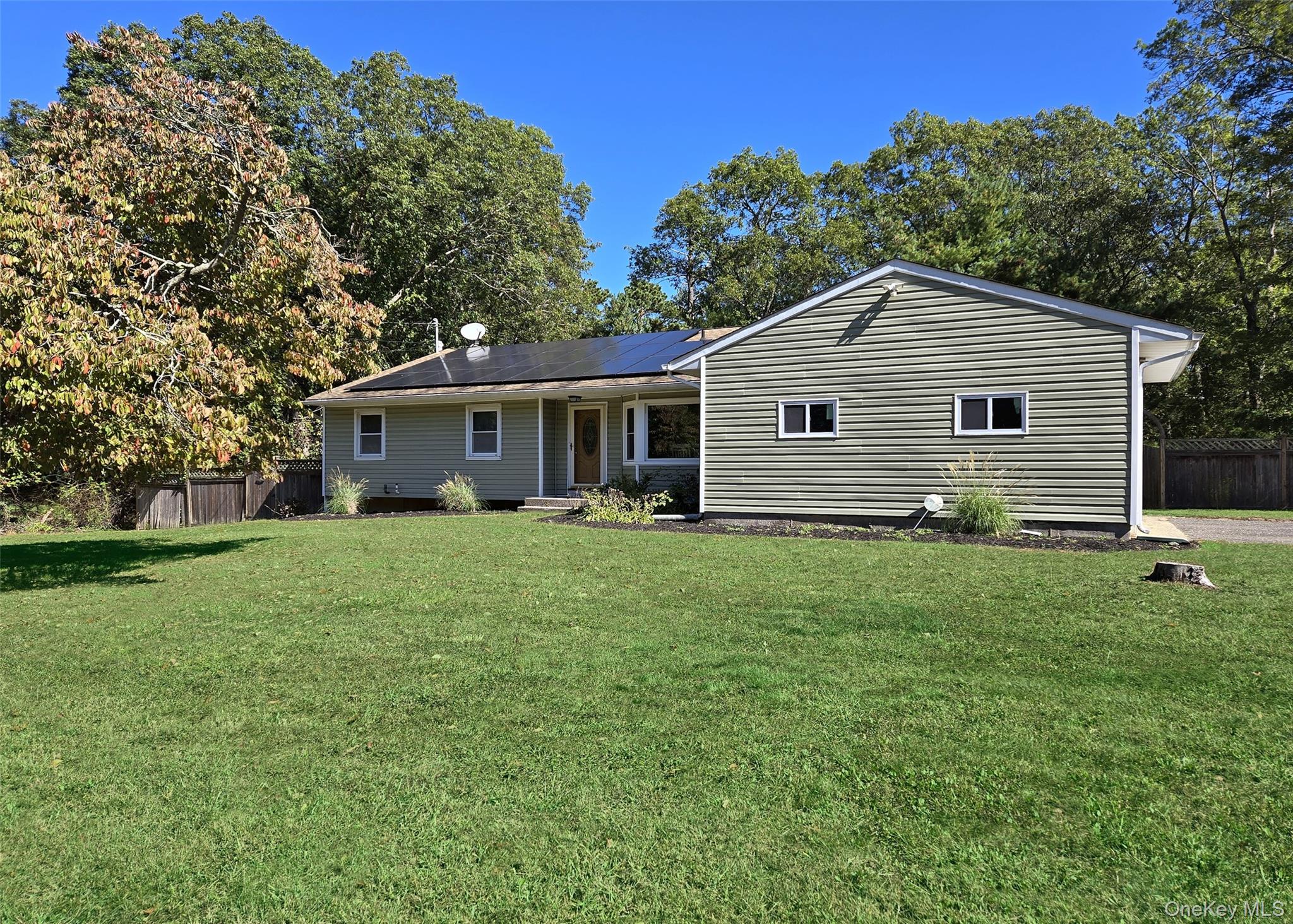 15 Garden Lane, Yaphank, NY 11980