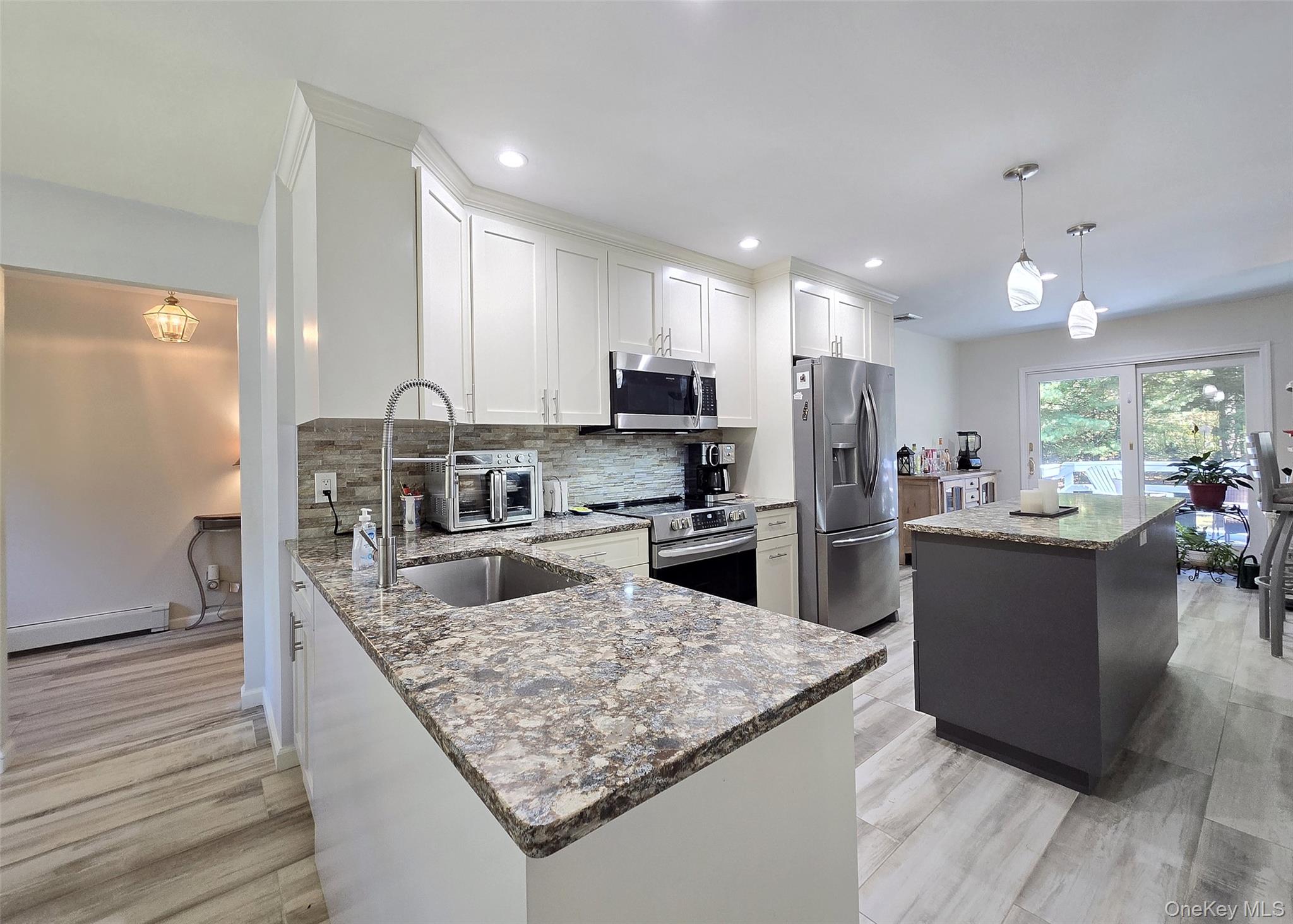 15 Garden Lane, Yaphank, NY 11980