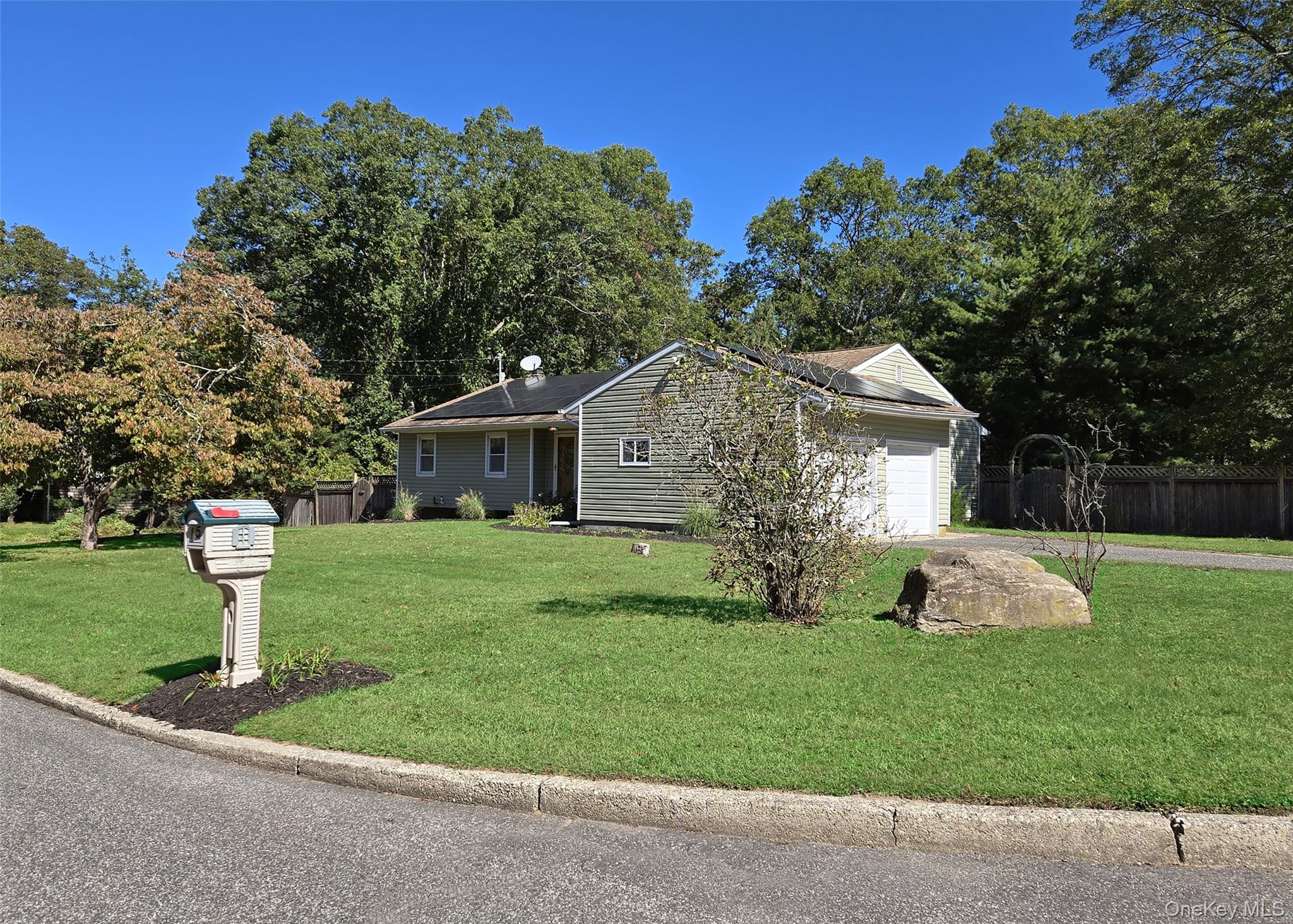 15 Garden Lane, Yaphank, NY 11980