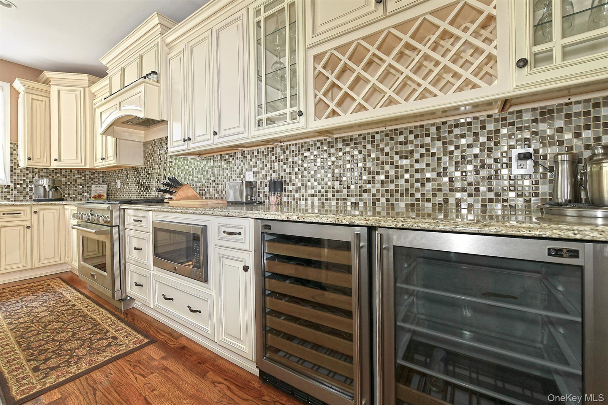 11 Spring Court, Huntington, NY 11743