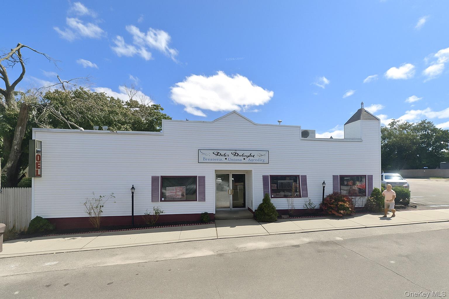 615-623 Montauk Highway, East Quogue, NY 11942