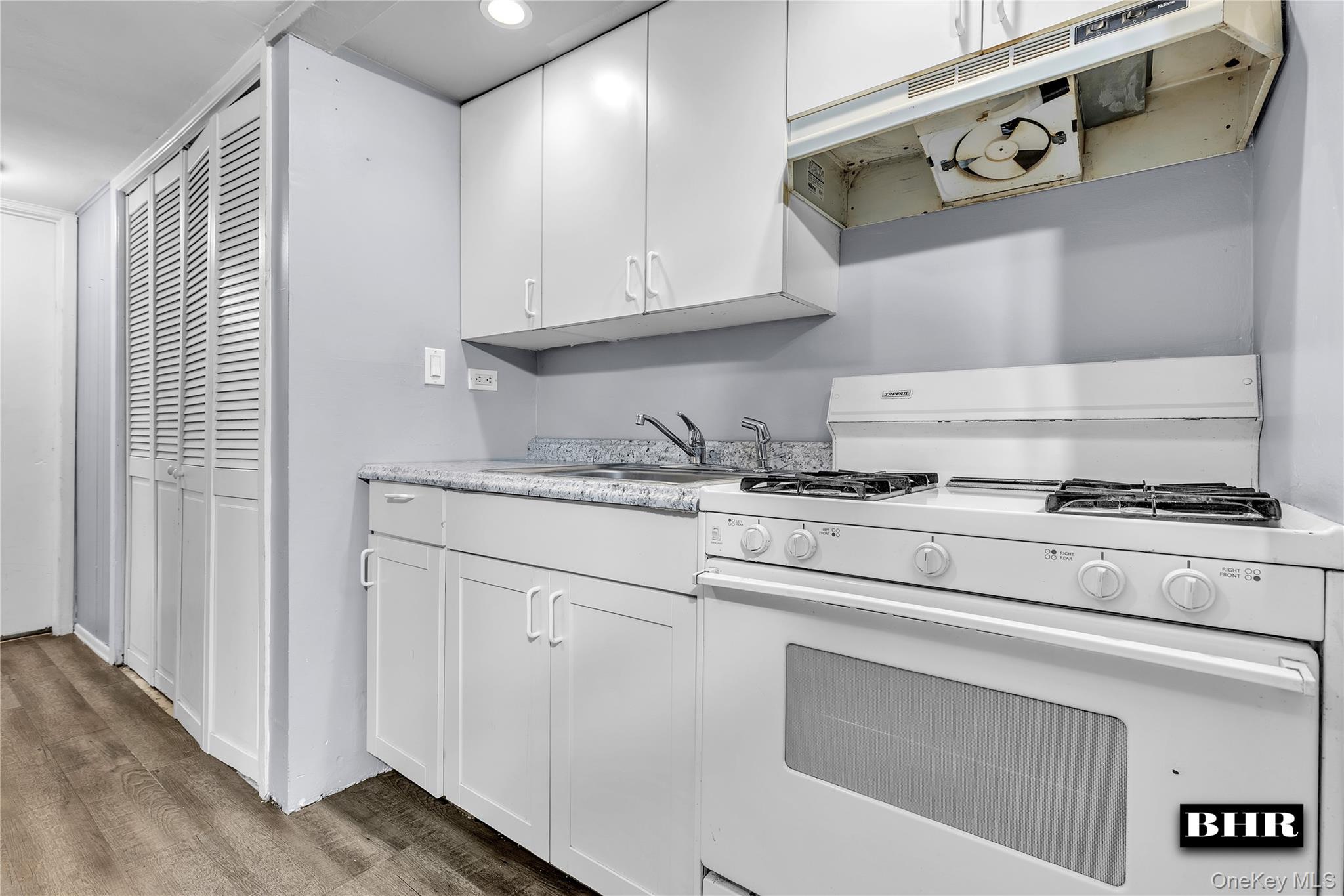 6 Mulberry Avenue, Staten Island, NY 10314