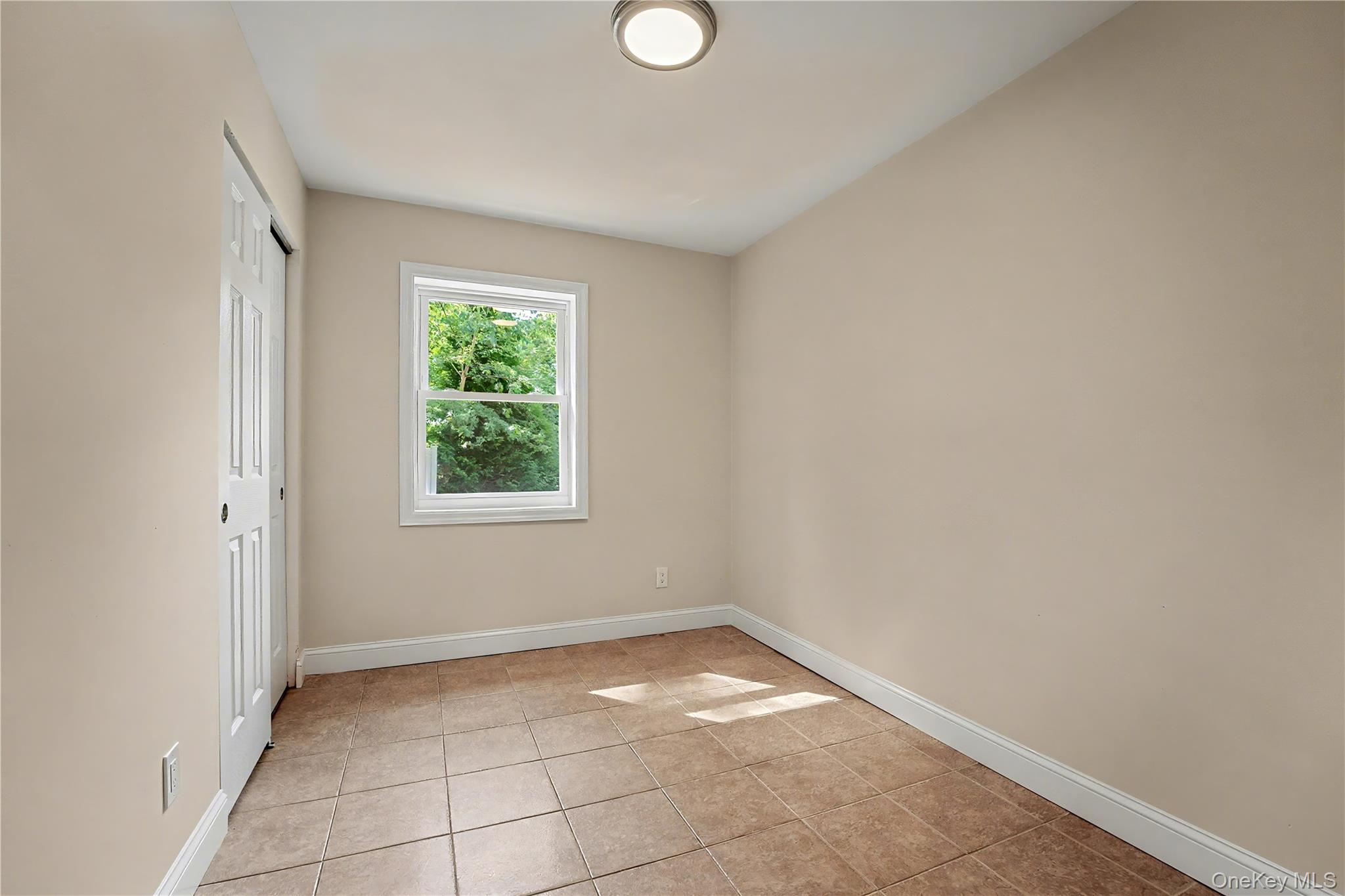 31 Perry Lane, Wheatley Heights, NY 11798