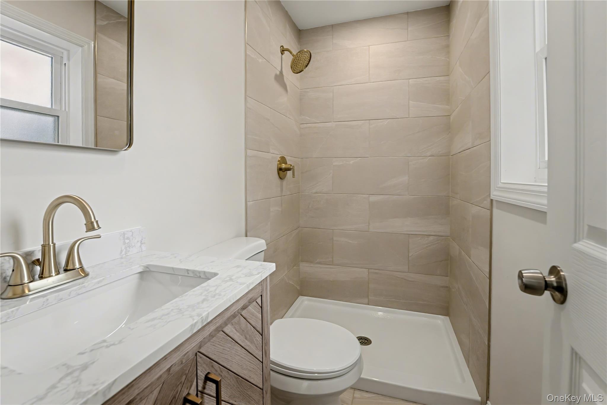 31 Perry Lane, Wheatley Heights, NY 11798