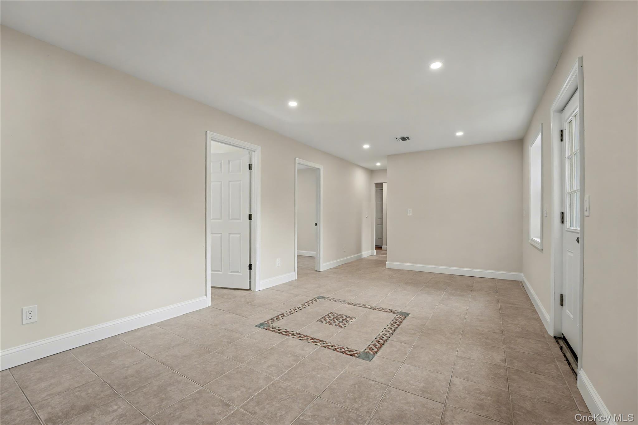 31 Perry Lane, Wheatley Heights, NY 11798