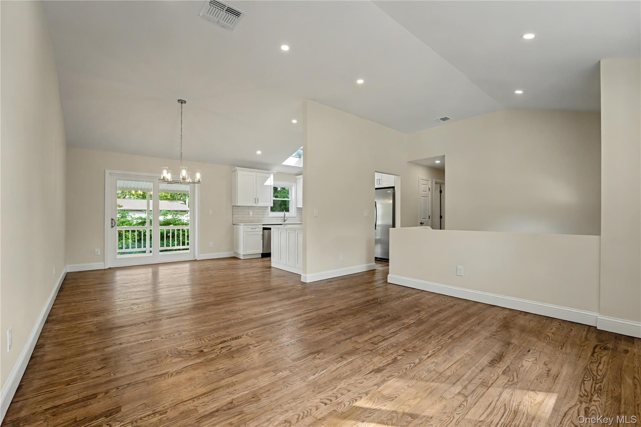 31 Perry Lane, Wheatley Heights, NY 11798