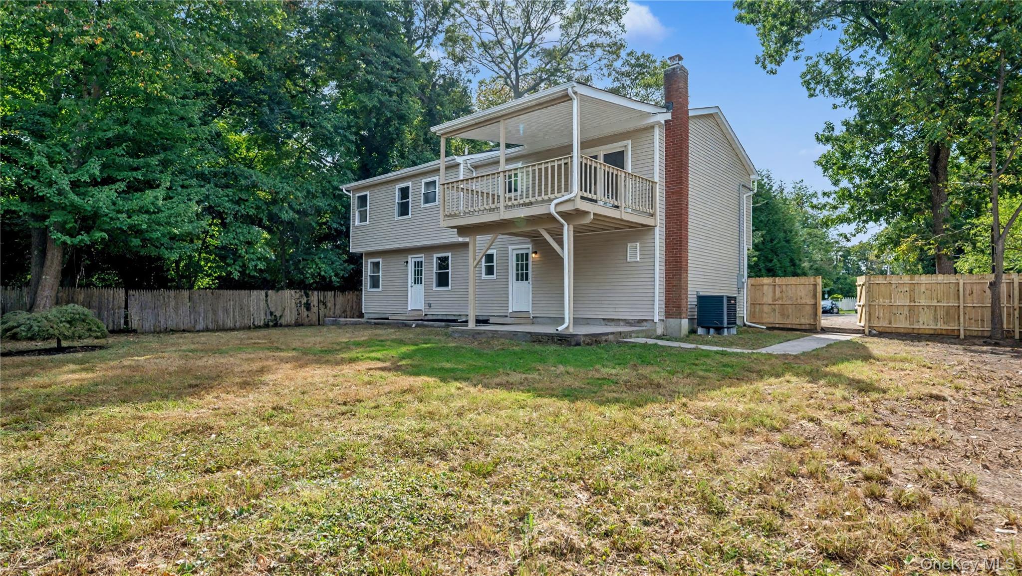 31 Perry Lane, Wheatley Heights, NY 11798