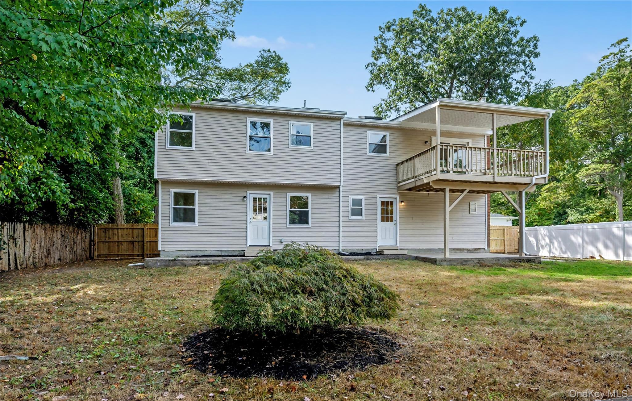 31 Perry Lane, Wheatley Heights, NY 11798