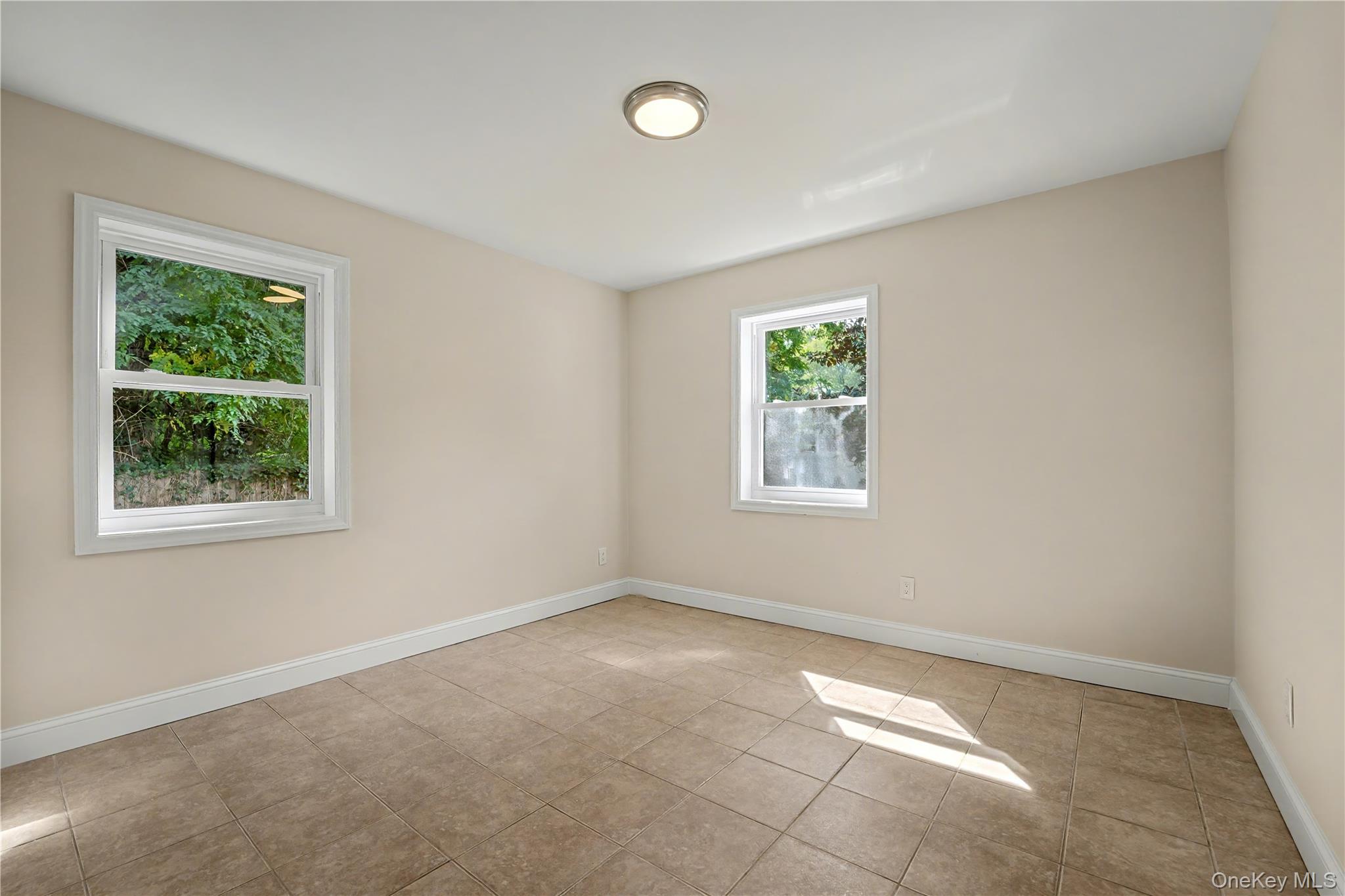 31 Perry Lane, Wheatley Heights, NY 11798