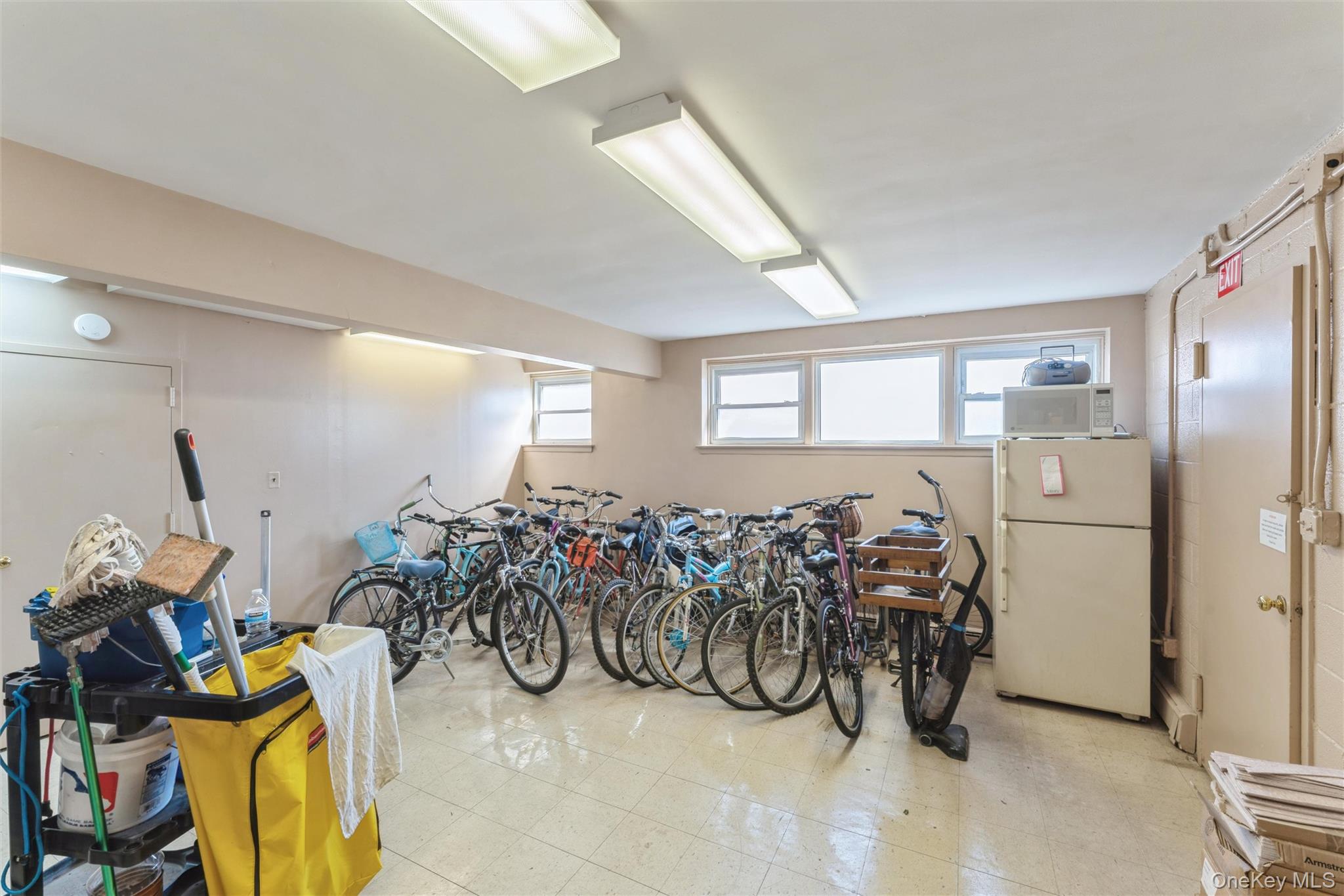 61 Maine Avenue # D14, Rockville Centre, NY 11570