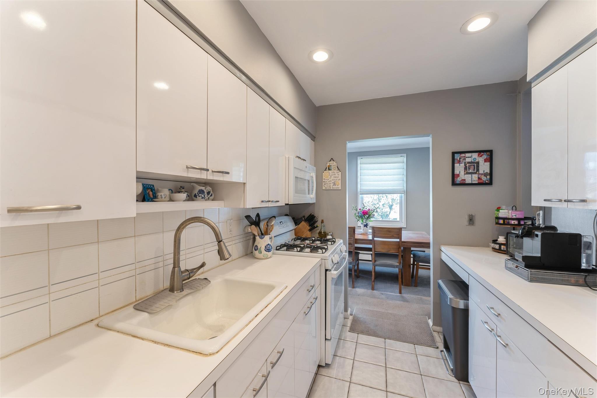 61 Maine Avenue # D14, Rockville Centre, NY 11570